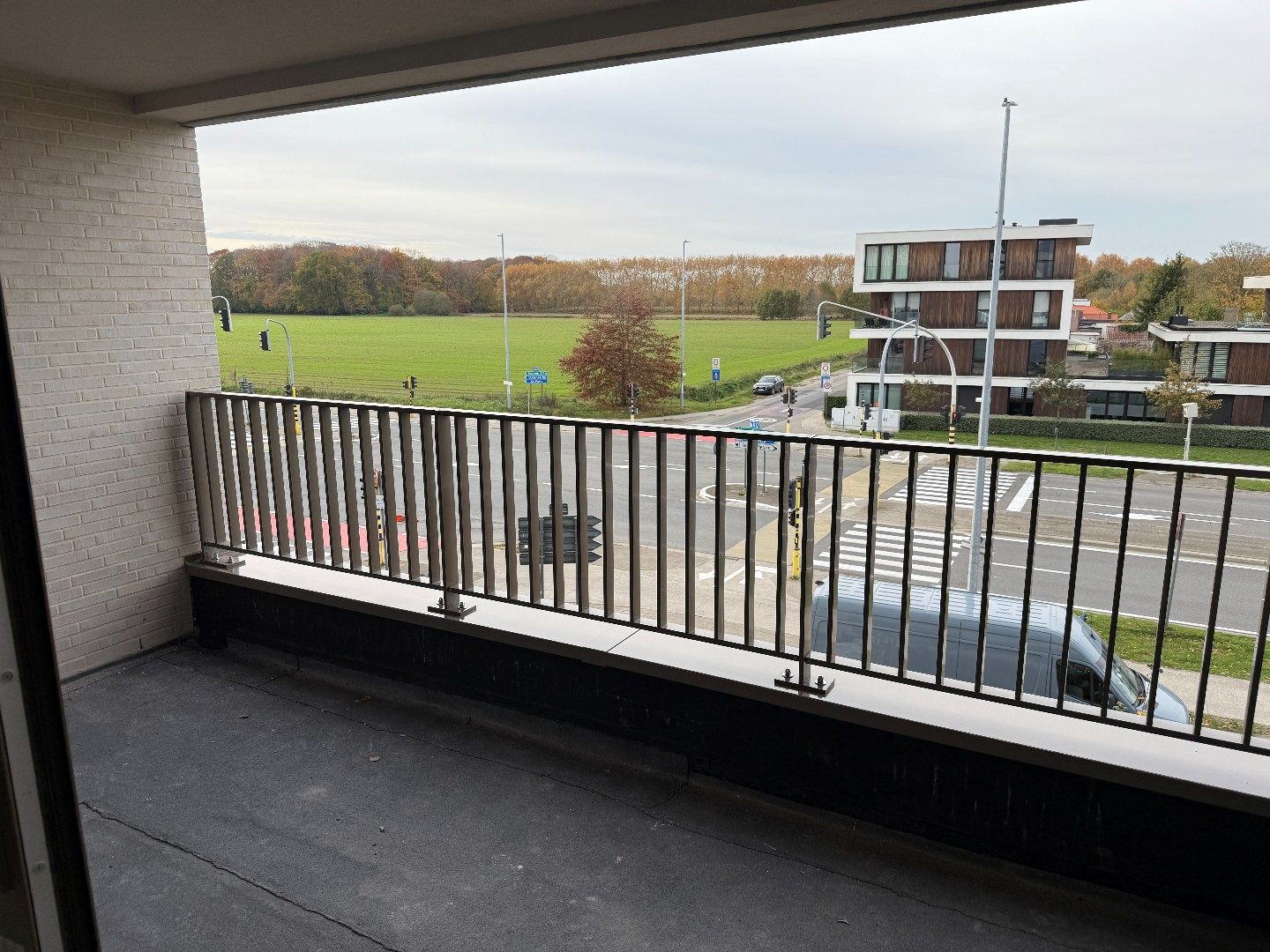 Modern 2-slaapkamer appartement met terras foto 11