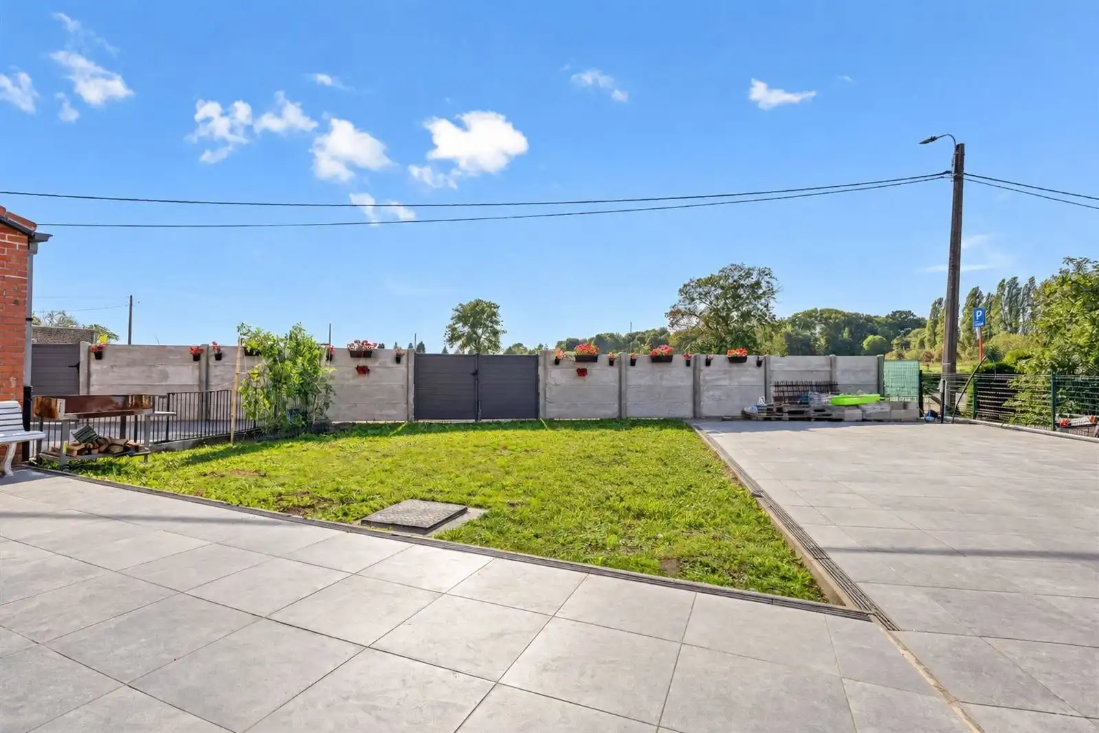 Zeer ruime woning met mogelijkheden privé/beroep foto 2