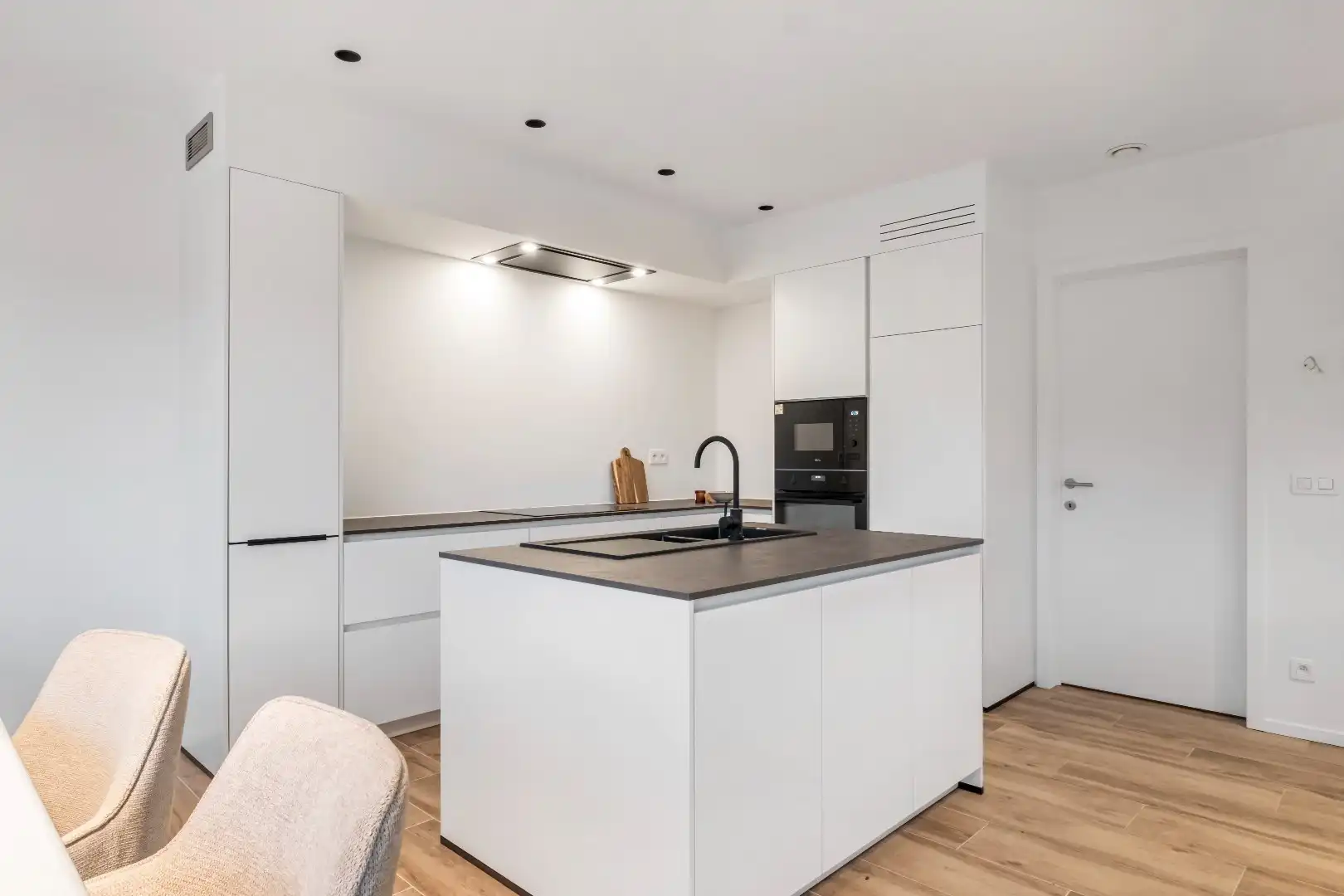 Halfopen woning in Scandinavische stijl met garage en tuin in Otegem foto 6