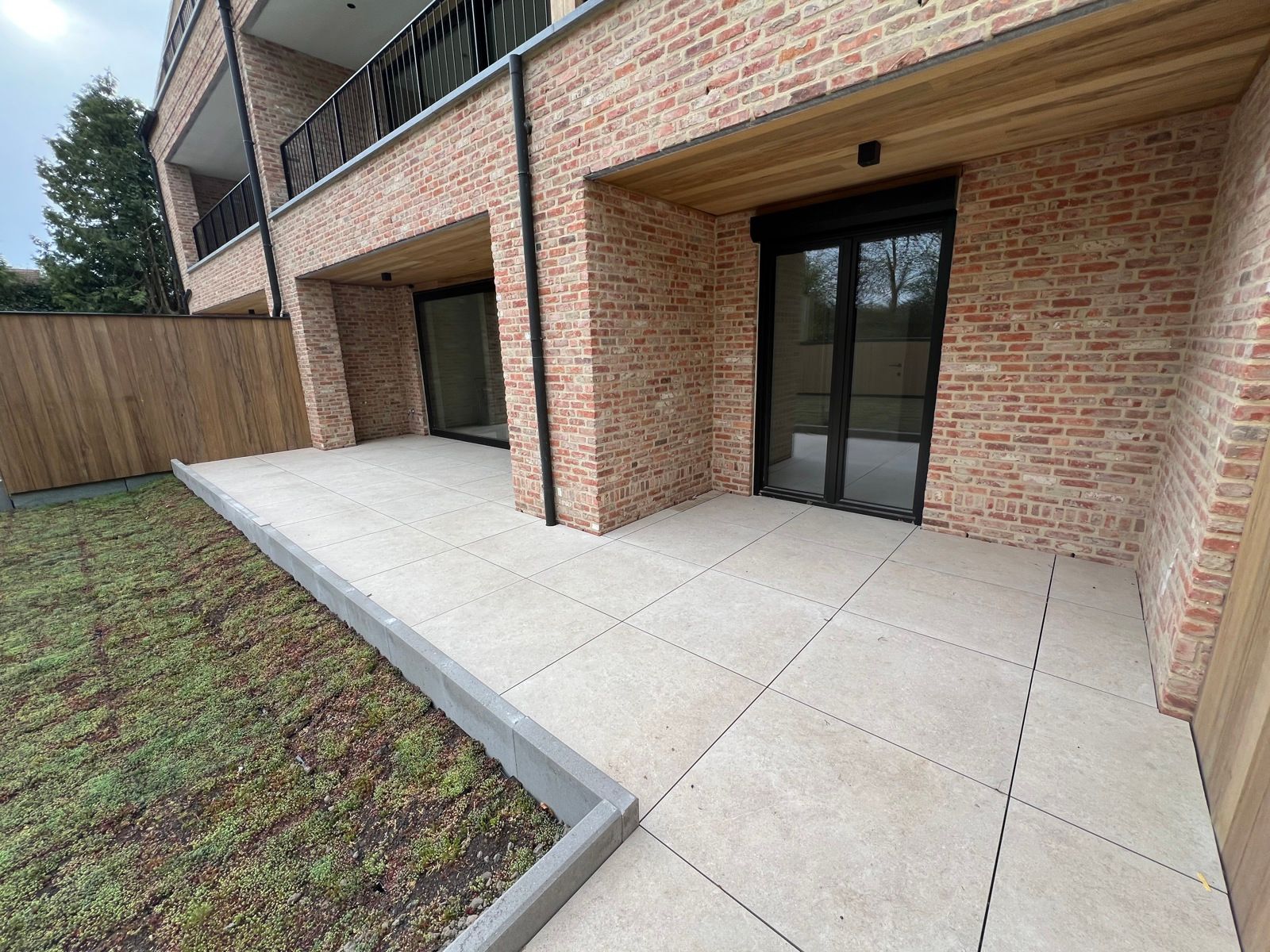 Luxueus nieuwbouw GLV met 1 slpk, terras, berging en parking foto 12