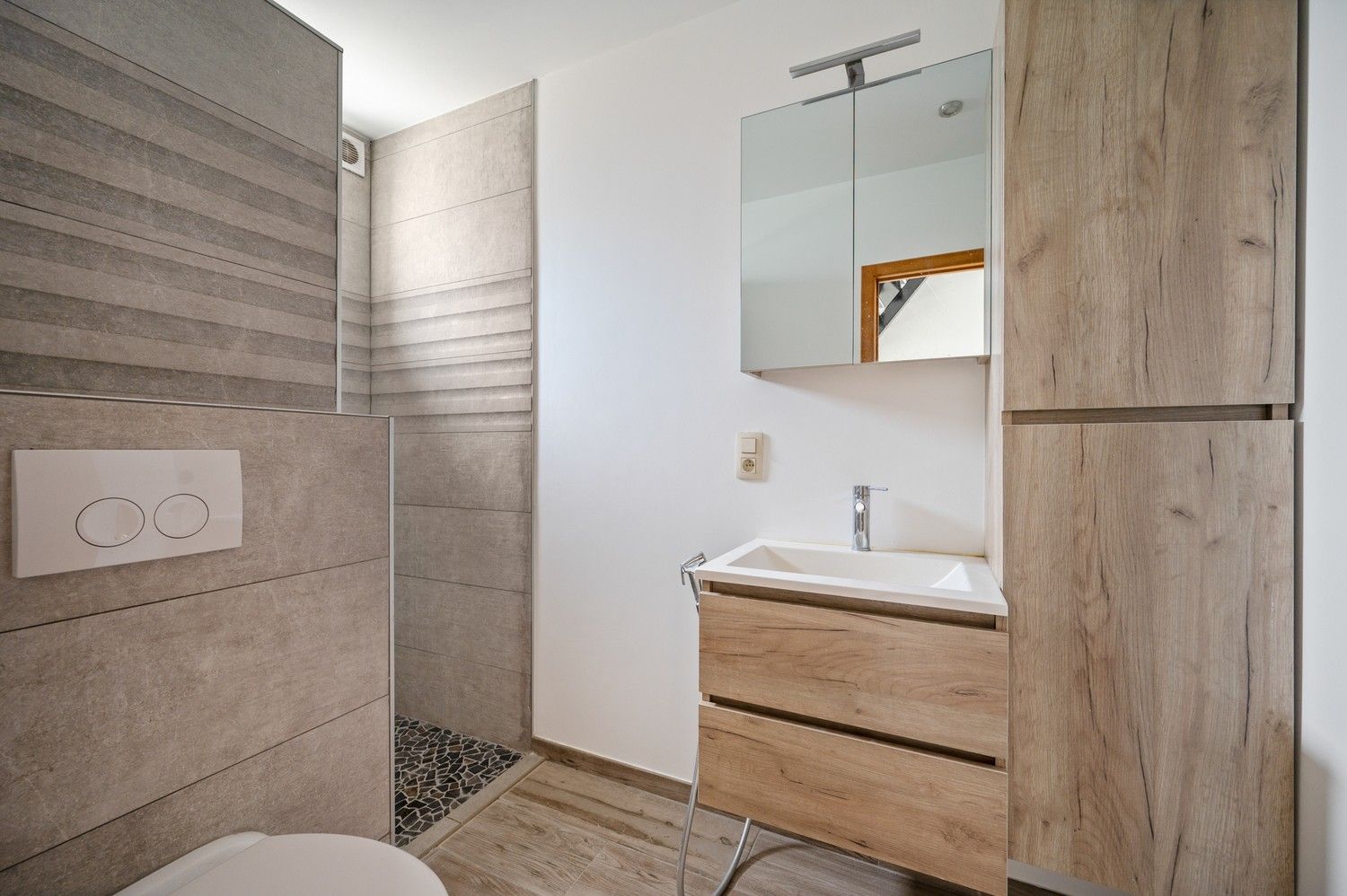 Instapklaar pareltje in het trendy 'Looks'. foto 9