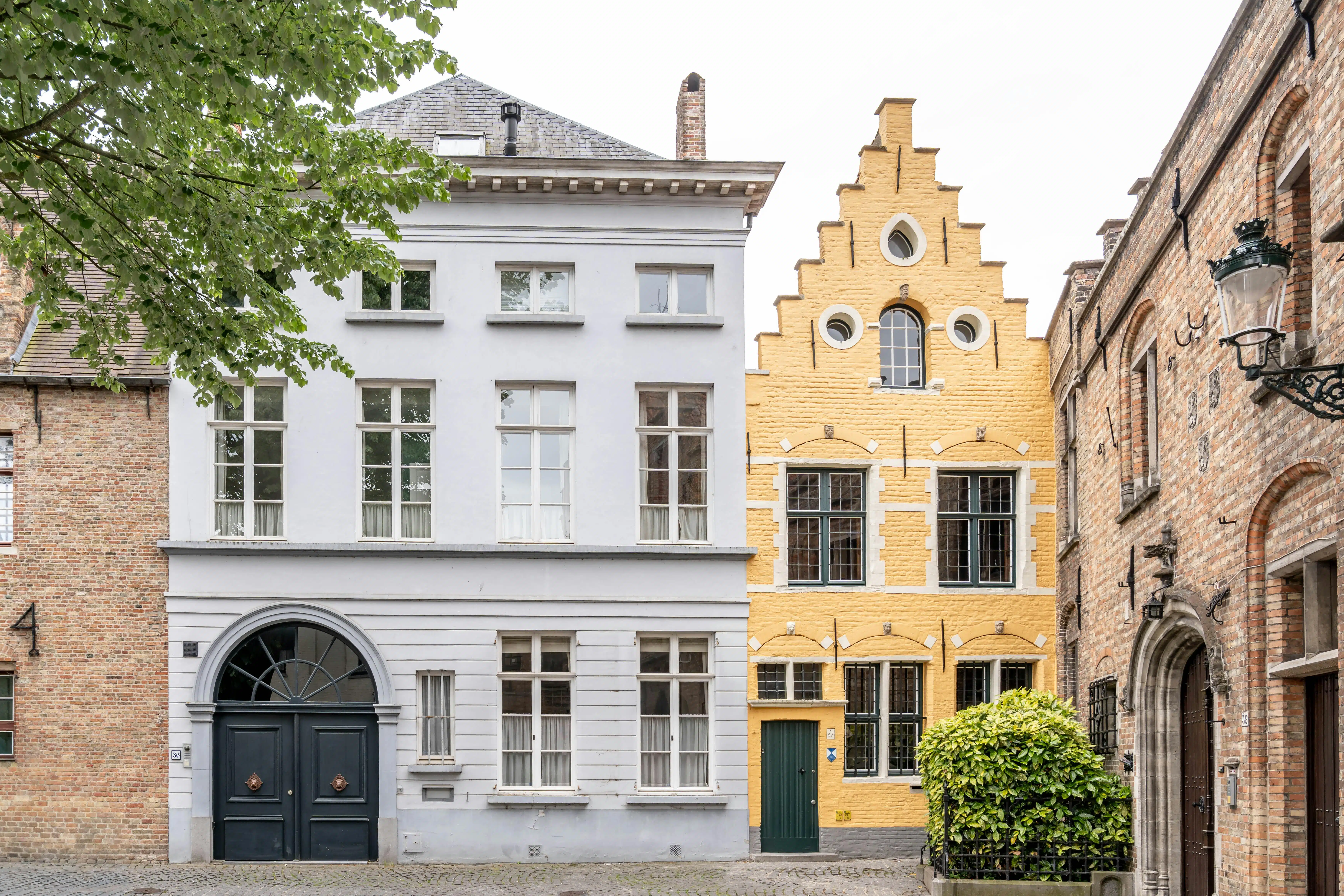 Exclusief herenhuis te koop in hartje brugge foto 2