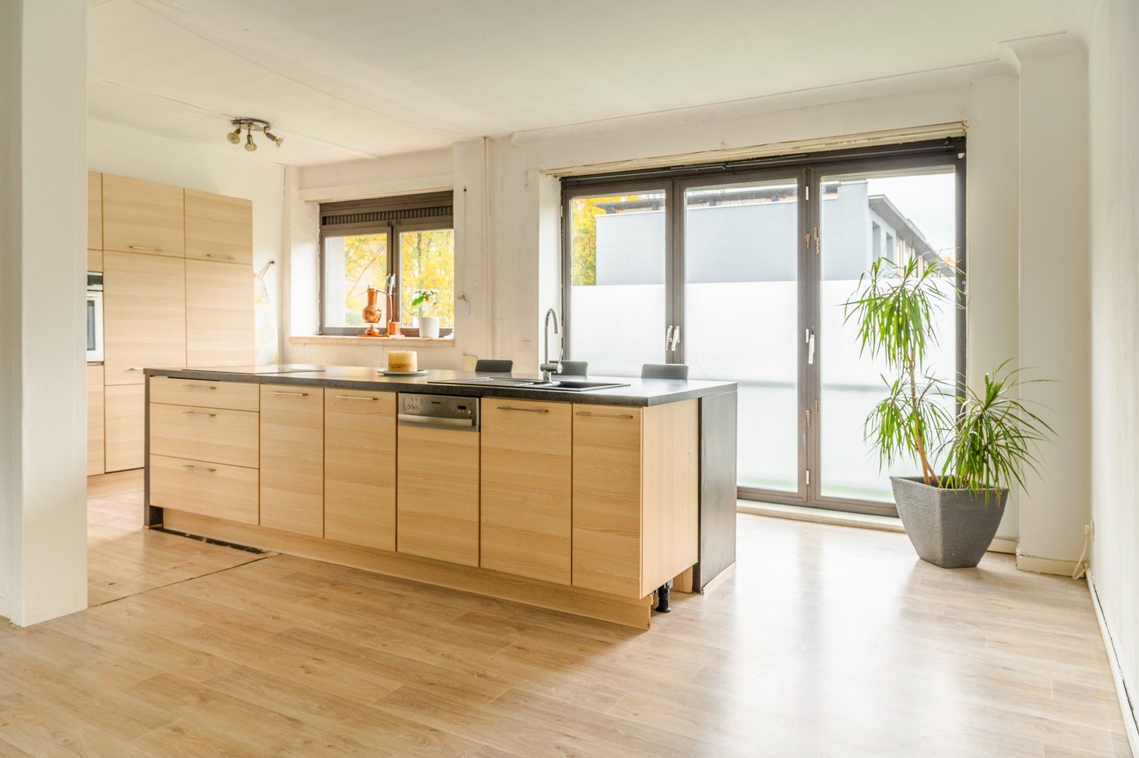 Bel-étagewoning met 3 slaapkamers met tuin! foto 4