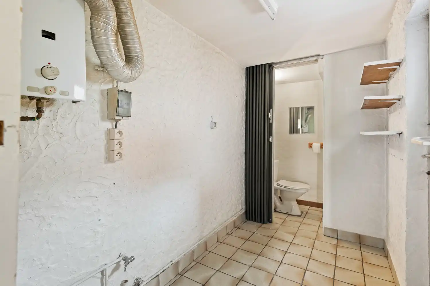 Te renoveren woning met 3 slaapkamers op toplocatie nabij centrum en station van Lier! foto 10