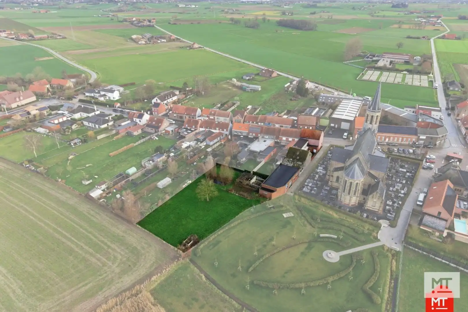 Bijzonder ruim gebouw met magazijn in de dorpskern van Zandvoorde (Zonnebeke) foto 22