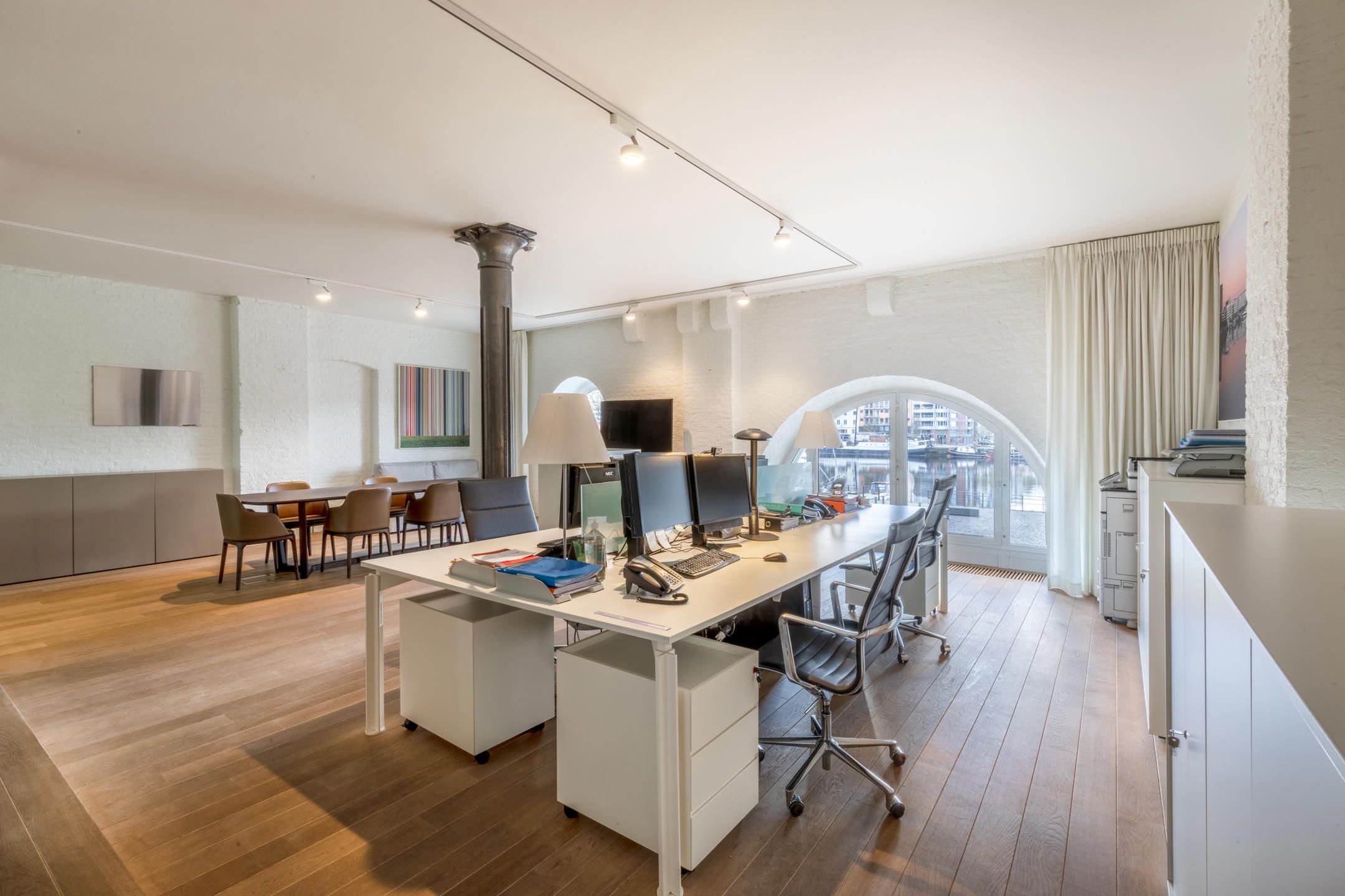 Exclusieve kantoorloft met karakter en uitzicht op het MAS foto 14