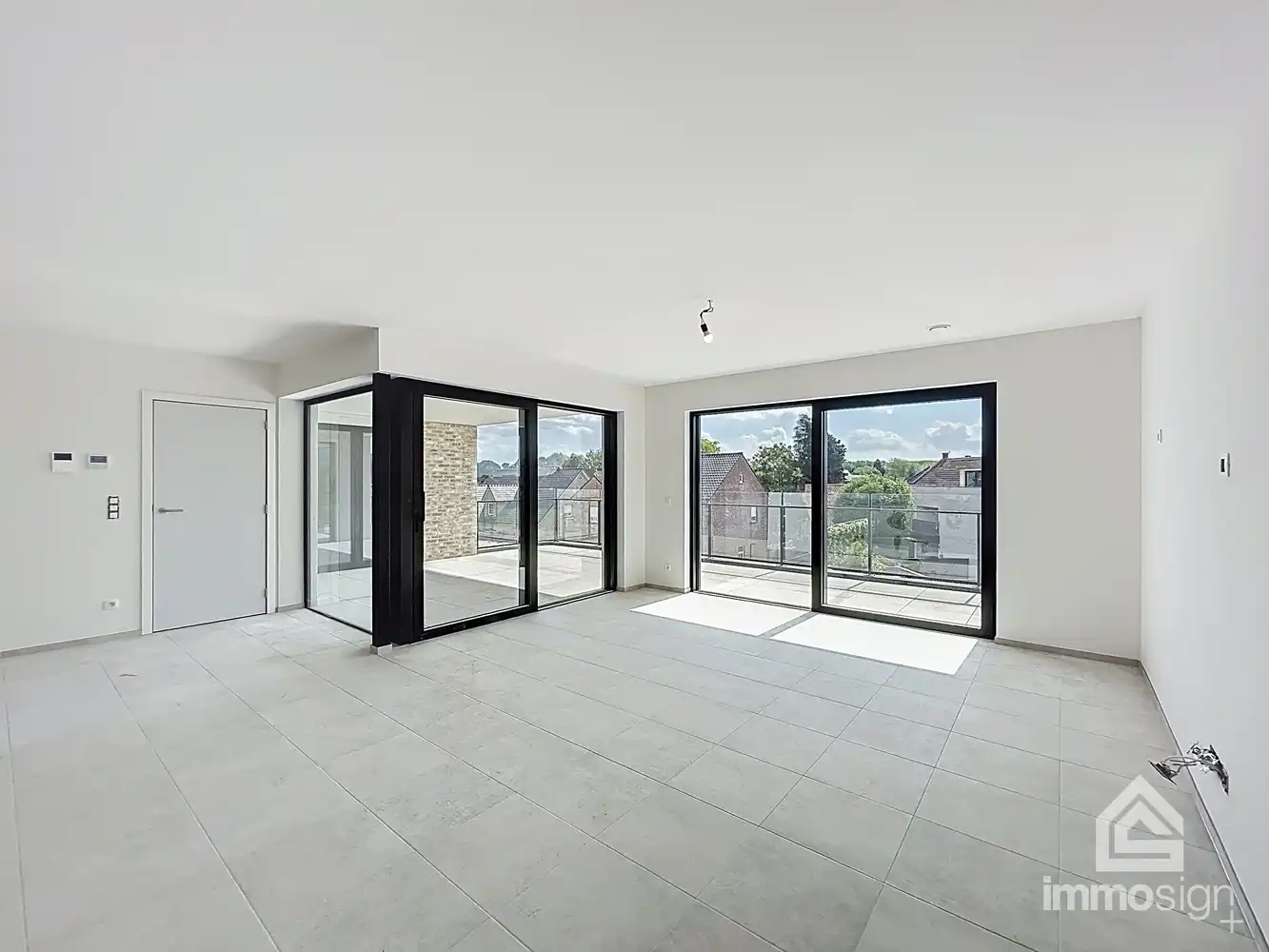 Instapklaar penthouse met 2 slaapkamers, ruim terras, 2 parkeerplaatsen en berging te Kinrooi foto 4