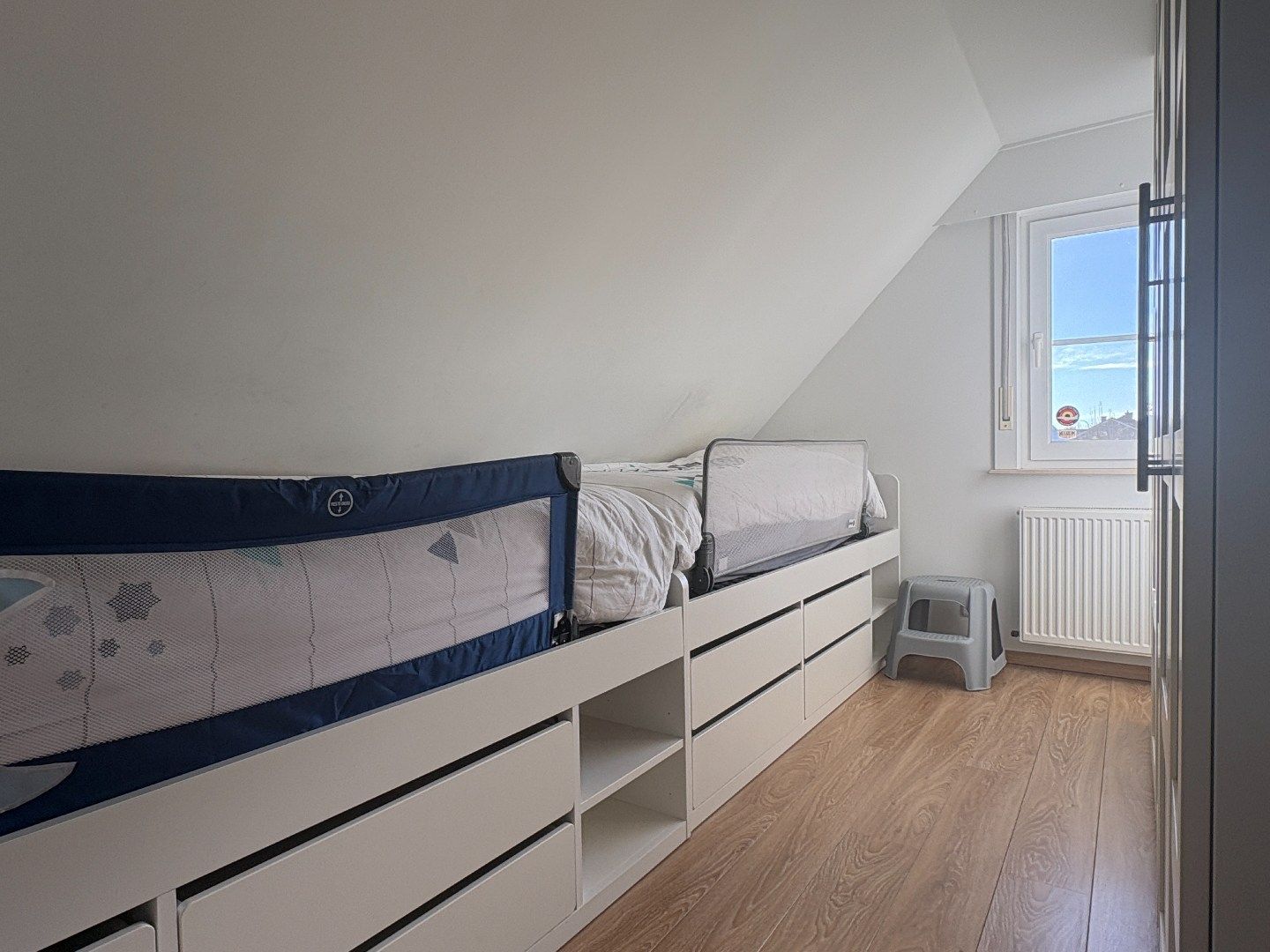 Recentbouw op uiterst rustige ligging met 3 slks, inpandige garage en grote oprit. foto 16