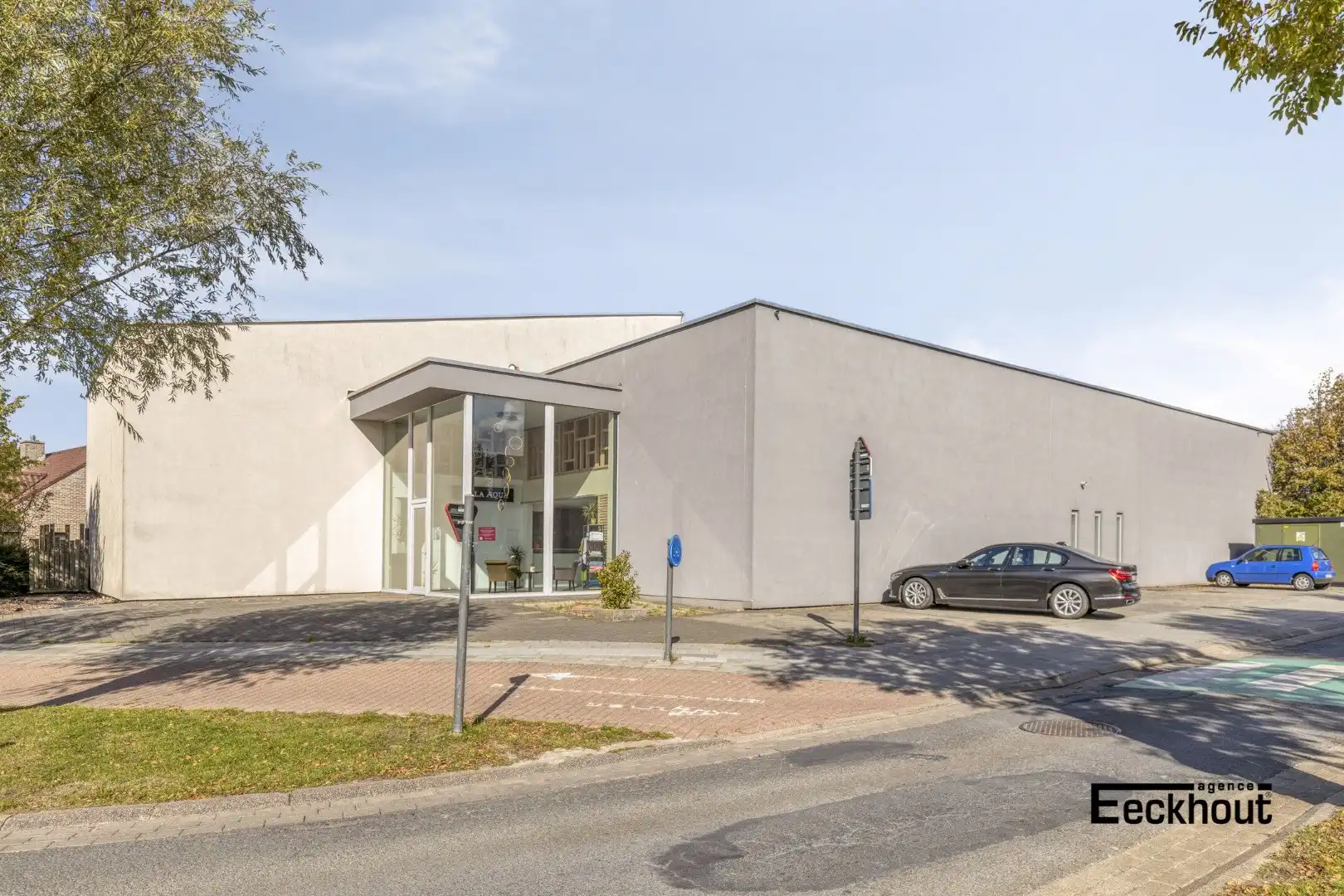 Handelscomplex op gunstige locatie foto {{pictureIndex}}