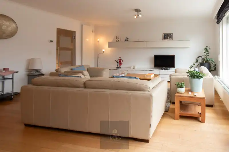 Prachtig appartement met 3 slpk en grote terrassen, zeer centraal gelegen te Nieuwpoort-Stad op slechts 150m van de markt. foto 12