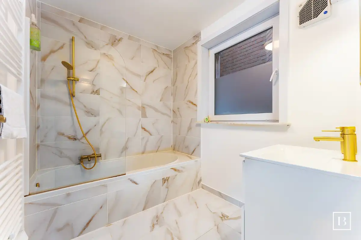 Gerenoveerd 2 slaapkamer appartement met parking te Wenduine foto 16