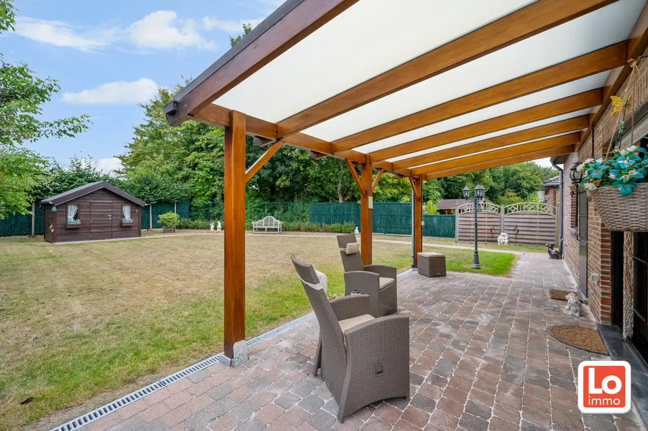 VERKOCHT! Instapklare open woning met inpandige garage op een rustige en residentiële ligging in Sint-Amandsberg, vlakbij Gent! foto 17