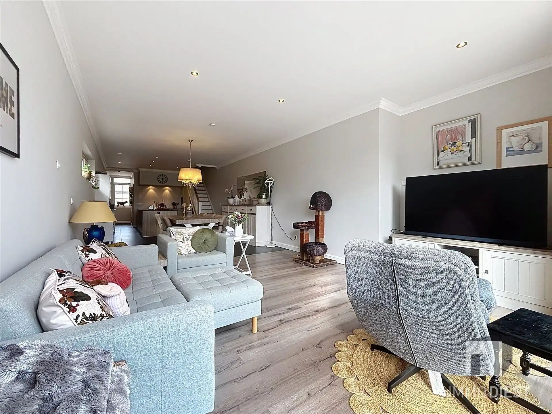 Charmante, instapklare gezinswoning met 3 ruime slaapkamers op 8a 52ca. foto 9