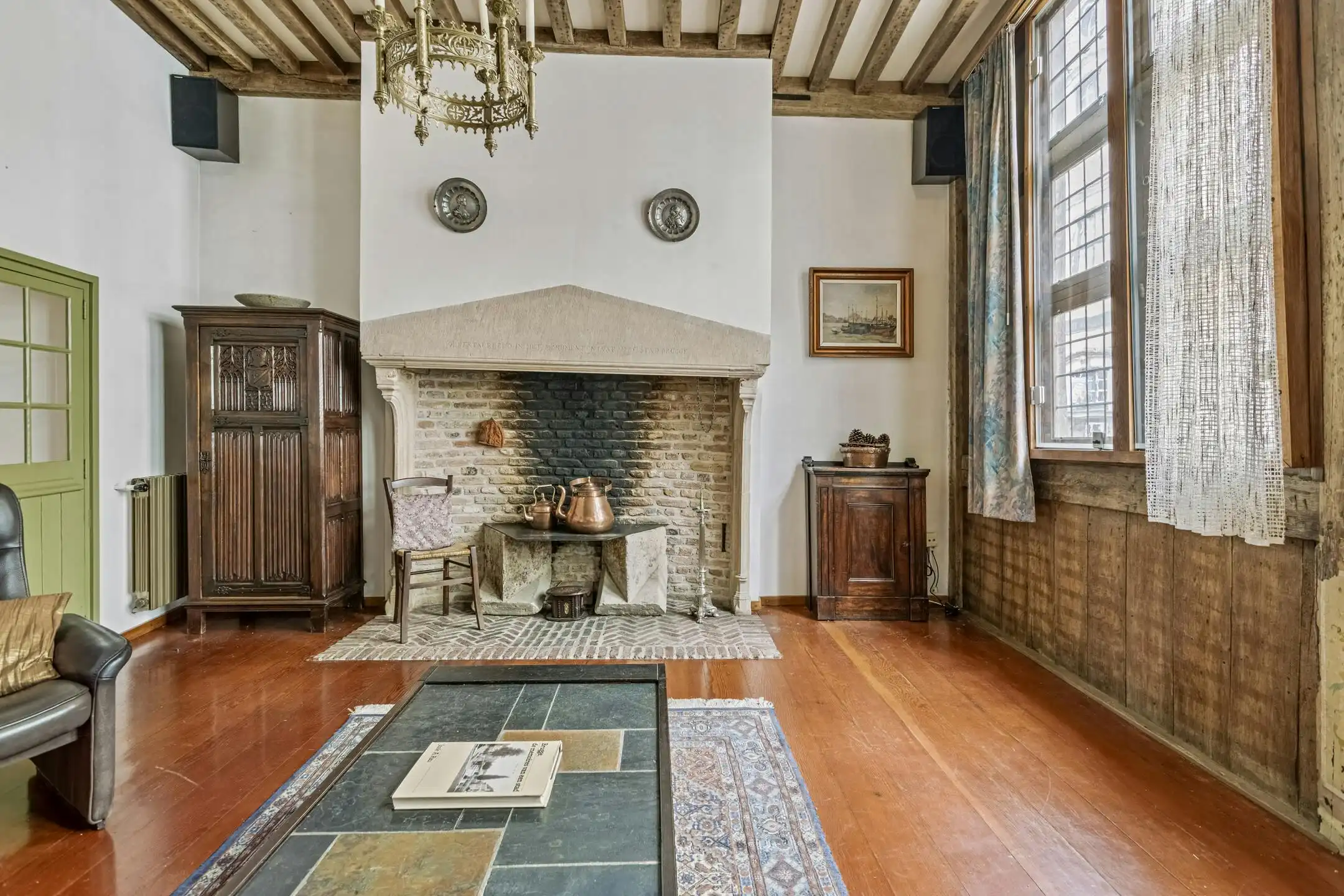 Karaktervol herenhuis met houten gevel te koop in Brugge foto 2