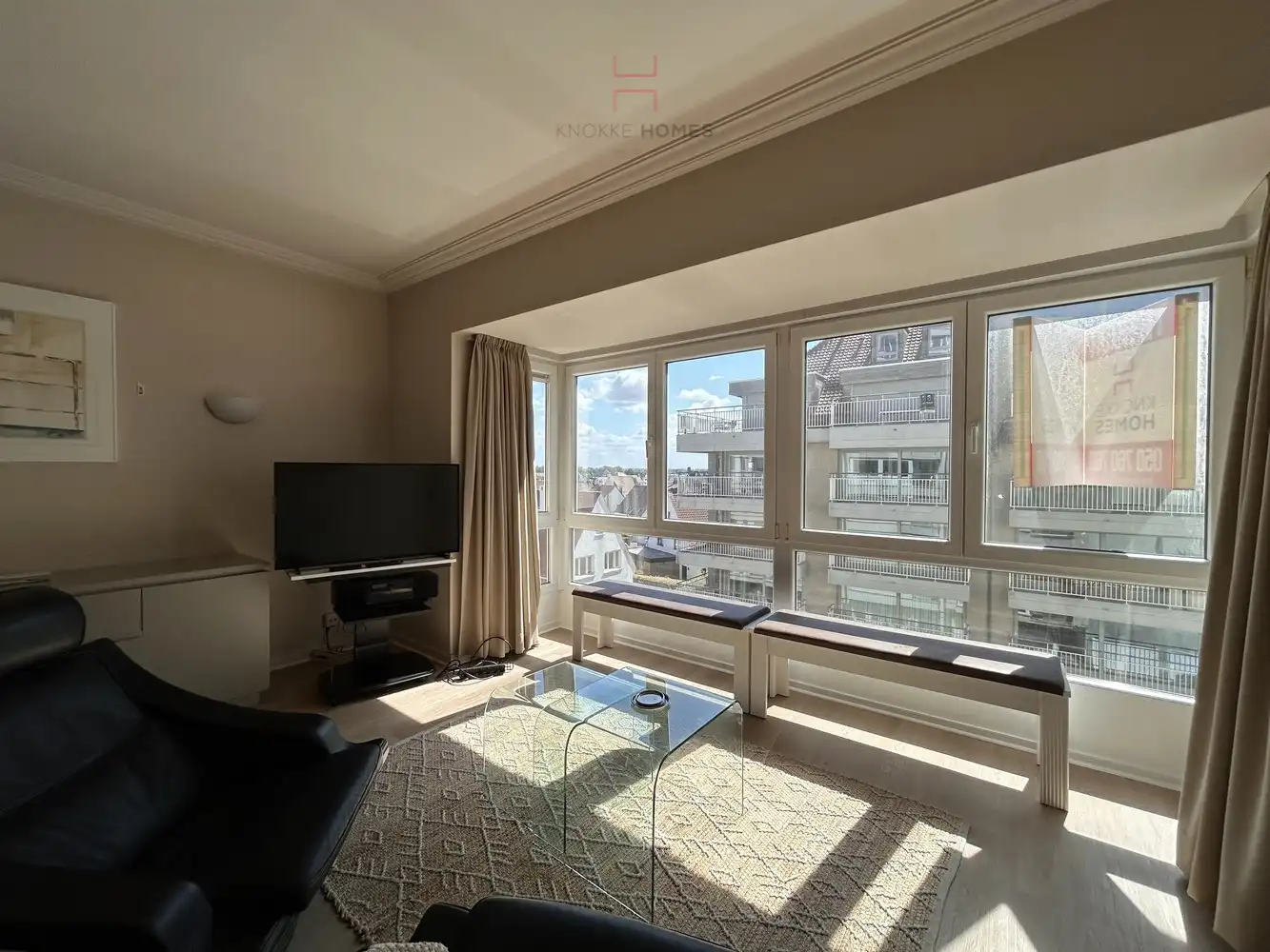 Gemeubeld twee-slaapkamer appartement met zijdelings zeezicht in een zijstraat van de zeedijk te Albertstrand foto 2