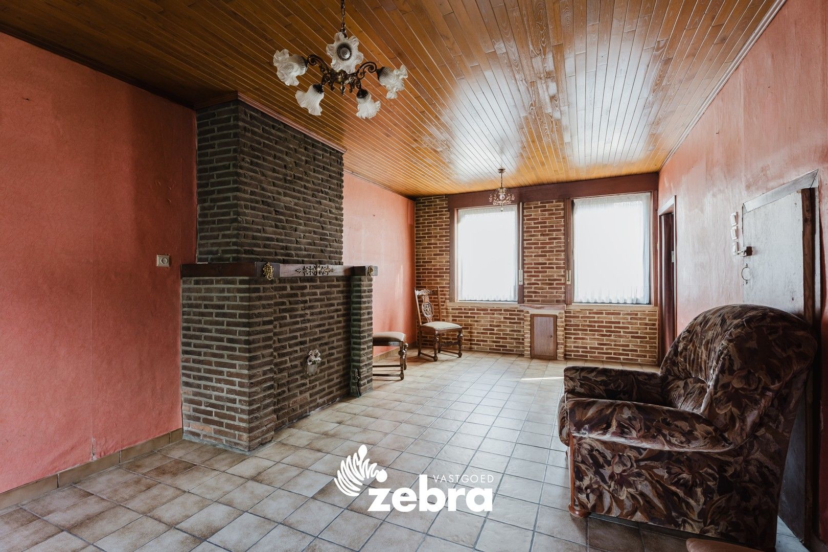 Te renoveren woning op een steenworp van de markt in Tielt! foto 4