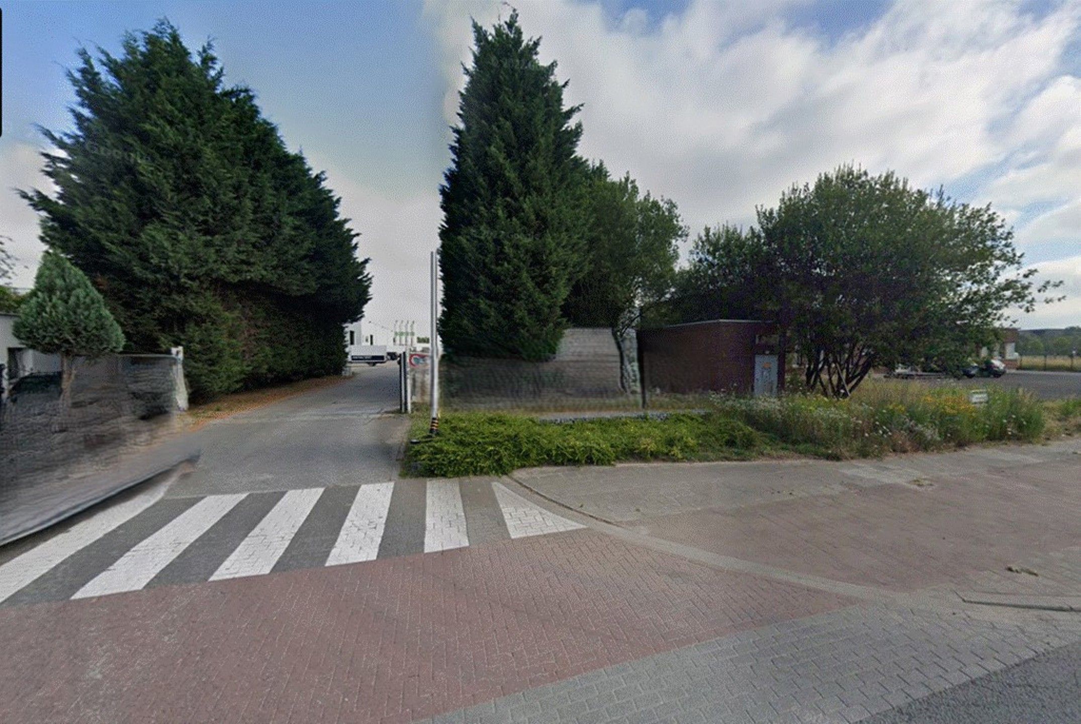 Magazijnen van 5.299 m² en 7.500 m² met verhard terrein foto 8