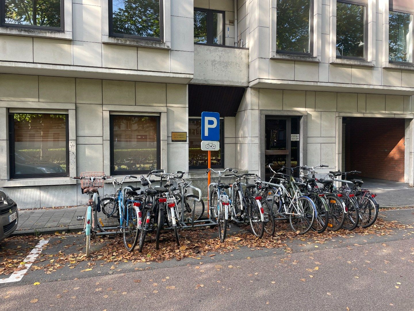 Kantoor/praktijkruimte te huur aan Coupure foto 2