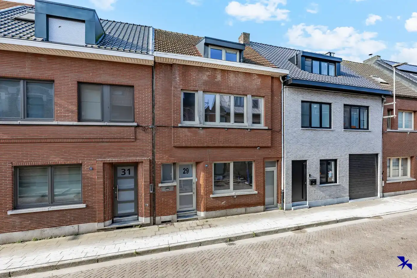 Modern gerenoveerde gezinswoning foto 2