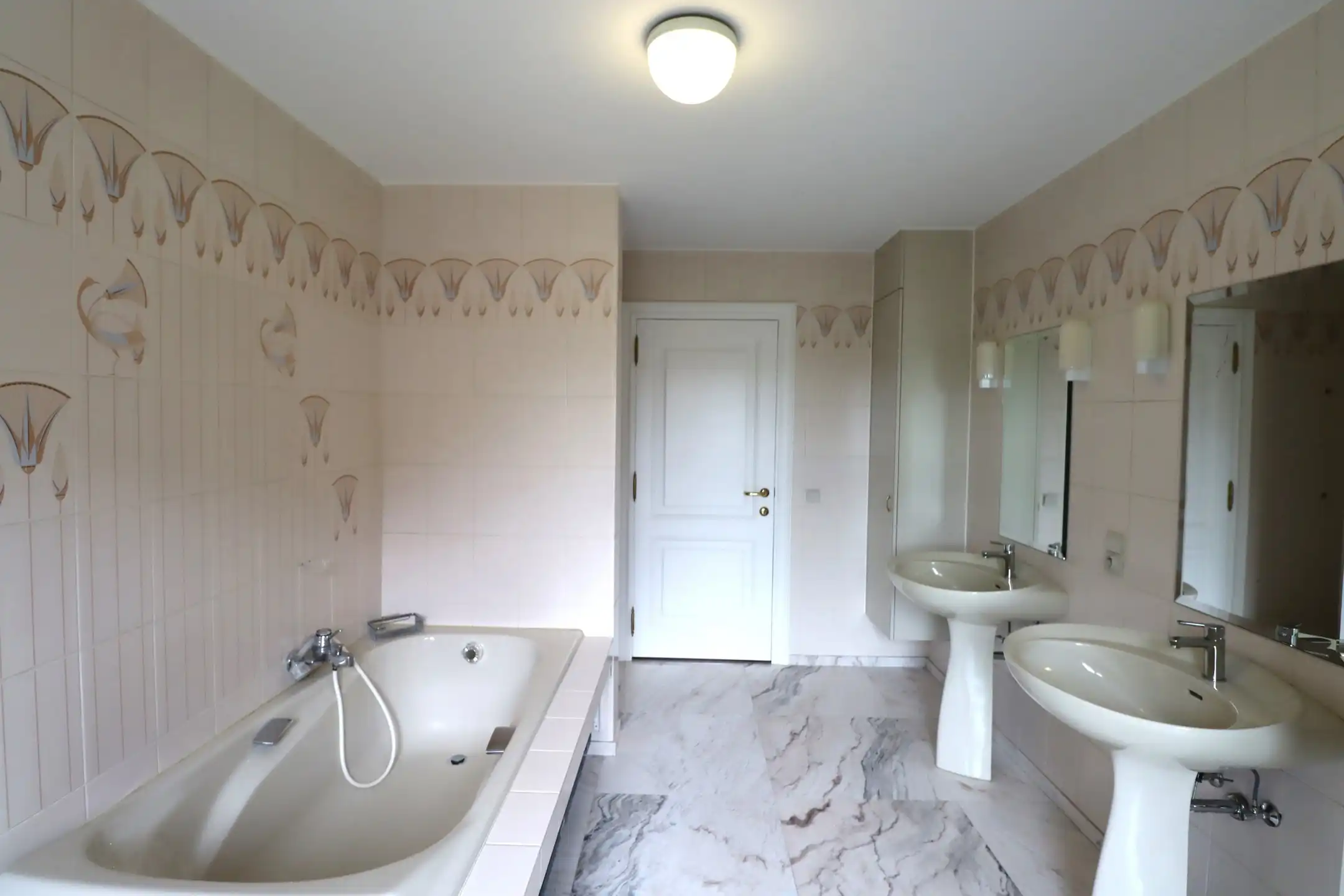 Ruim huis met tuin en Garage foto 13