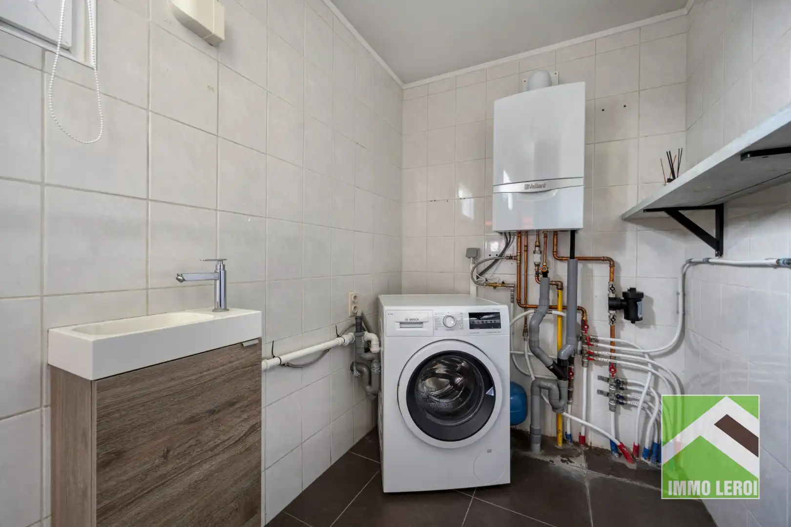 Vernieuwde en gezellig ingerichte woning met garage in stadsrand Tongeren foto 12