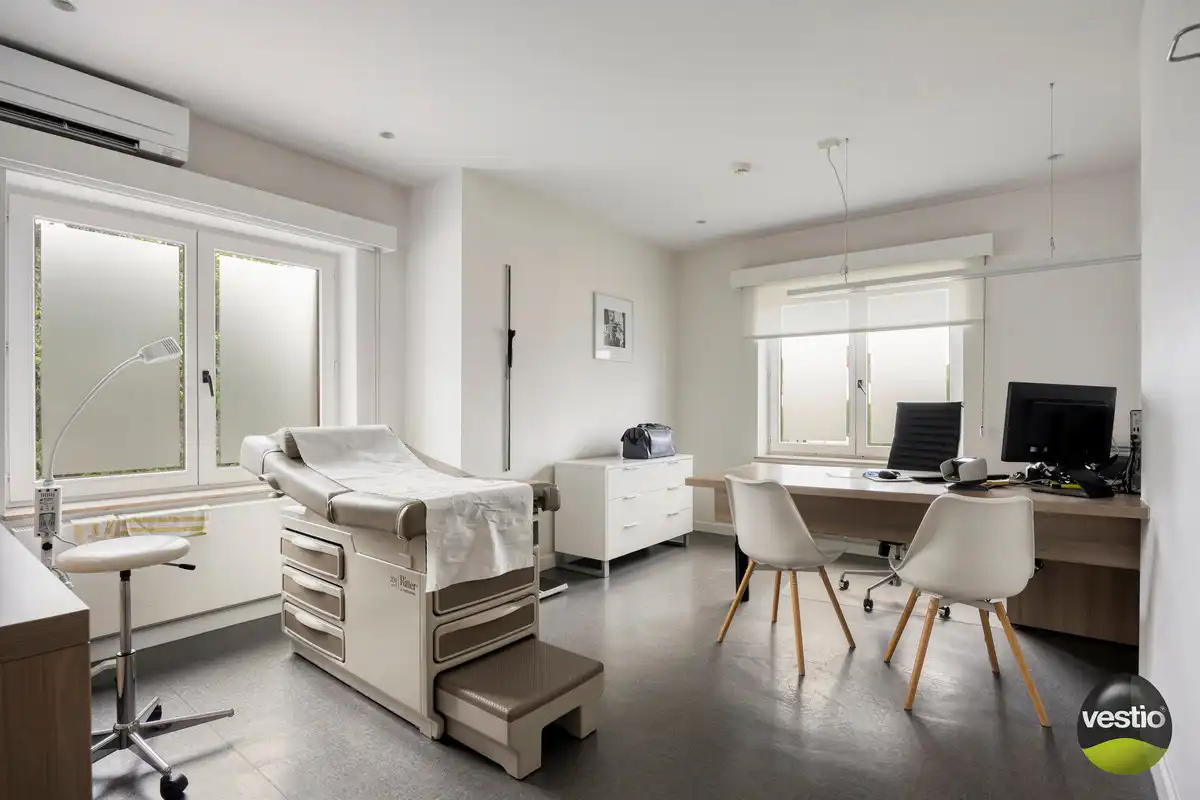 ROYALE WONING MET DOKTERSPRAKTIJK TE BILZEN HOESELT. foto 41