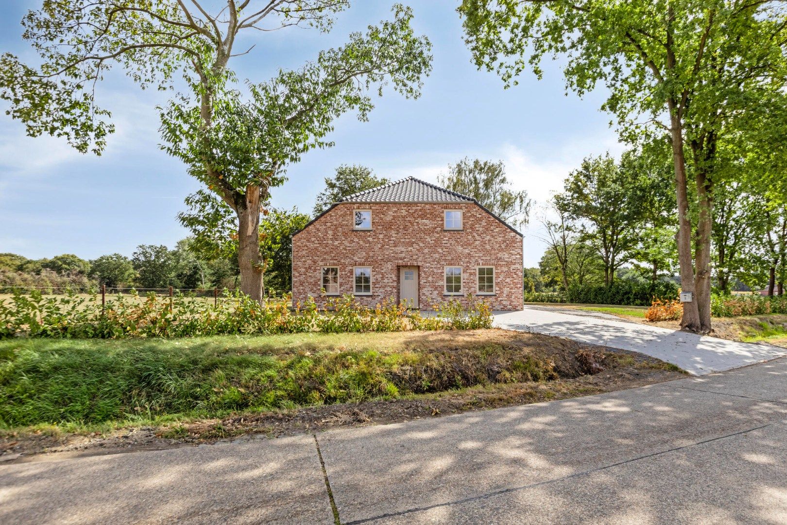 Recent gerenoveerde woning met 5 slaapkamers in Olmen! foto {{pictureIndex}}