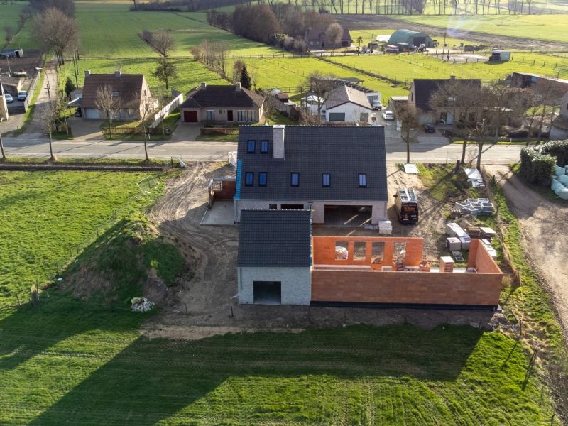 Volumineuze nieuwbouwwoning met achterliggend magazijn foto 5