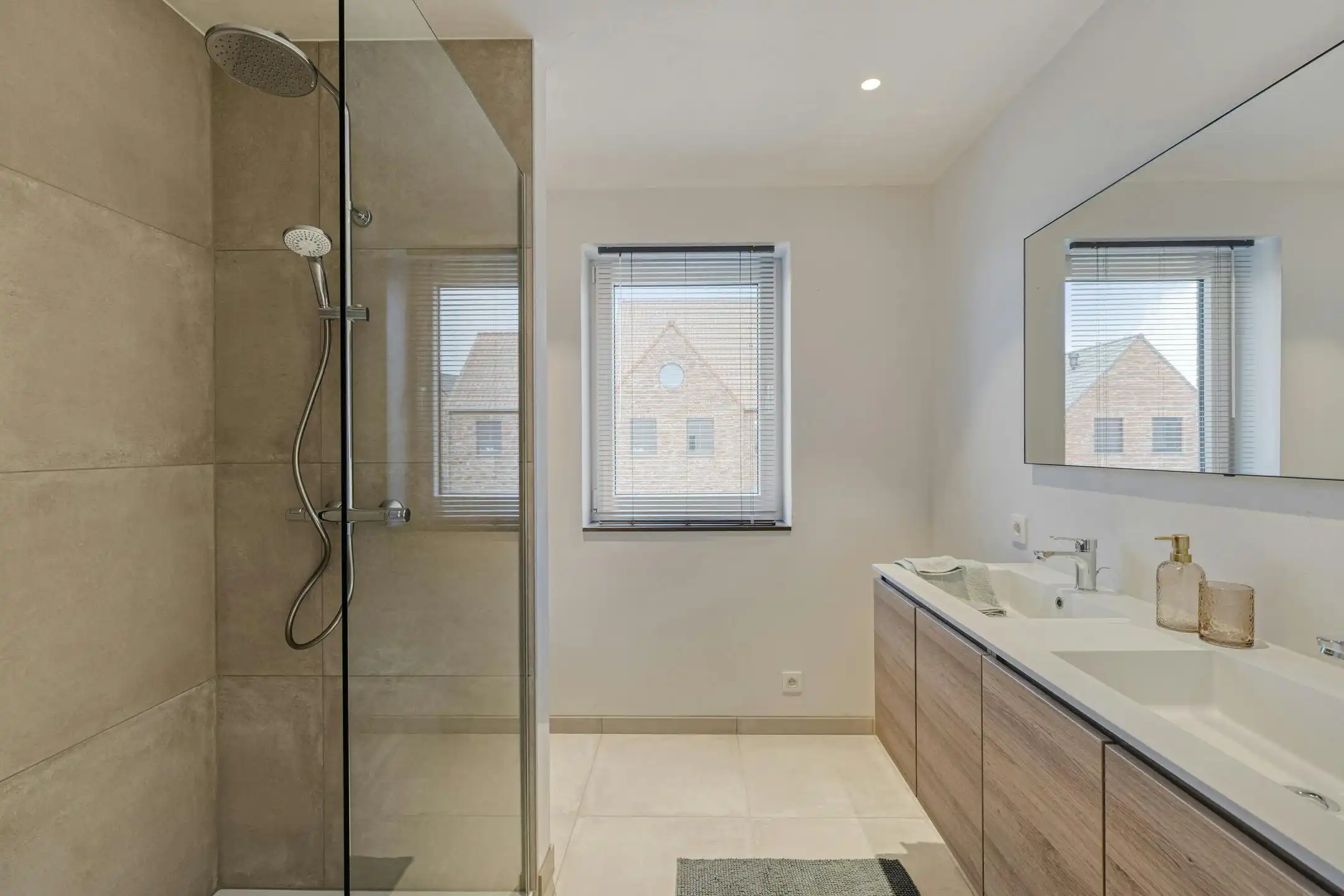 Modern wonen in Krombeke: hoogwaardig nieuwbouwhuis te koop foto 18