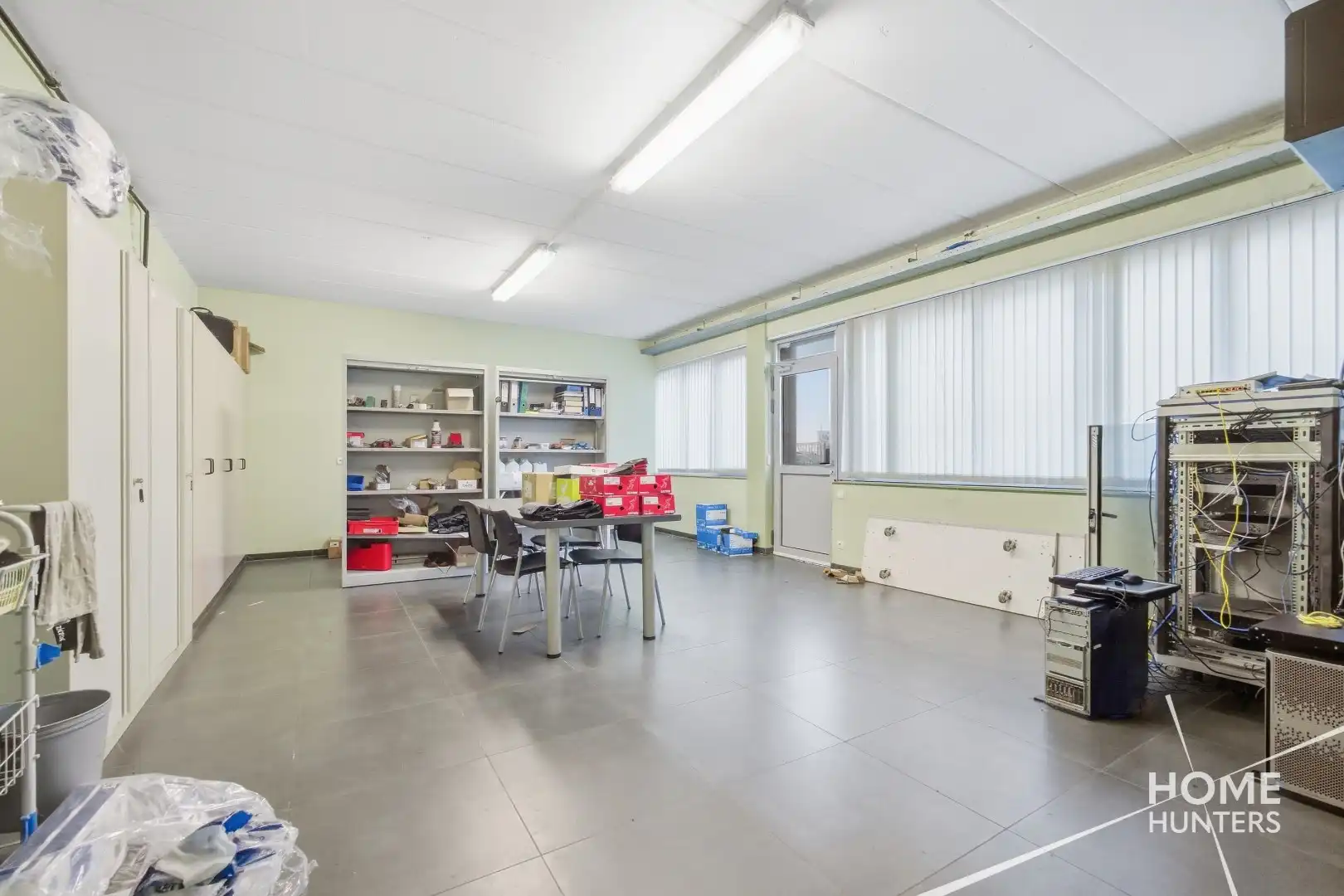 UITZONDERLIJK BEDRIJFSGEBOUW MET 2.268 M² LOODSRUIMTE EN 528 M² KANTOREN IN IEPER foto 13