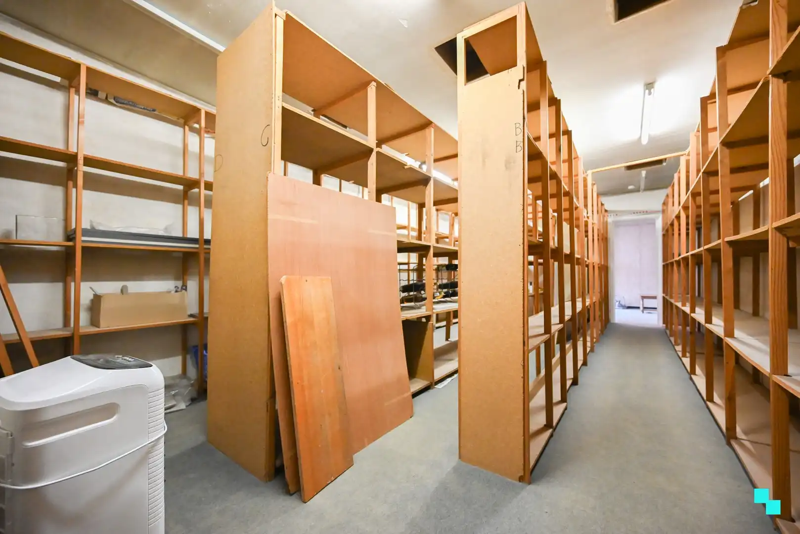 Centraal gelegen handelsruimte met bijhorende woonst en leuke stadstuin te Izegem foto 26