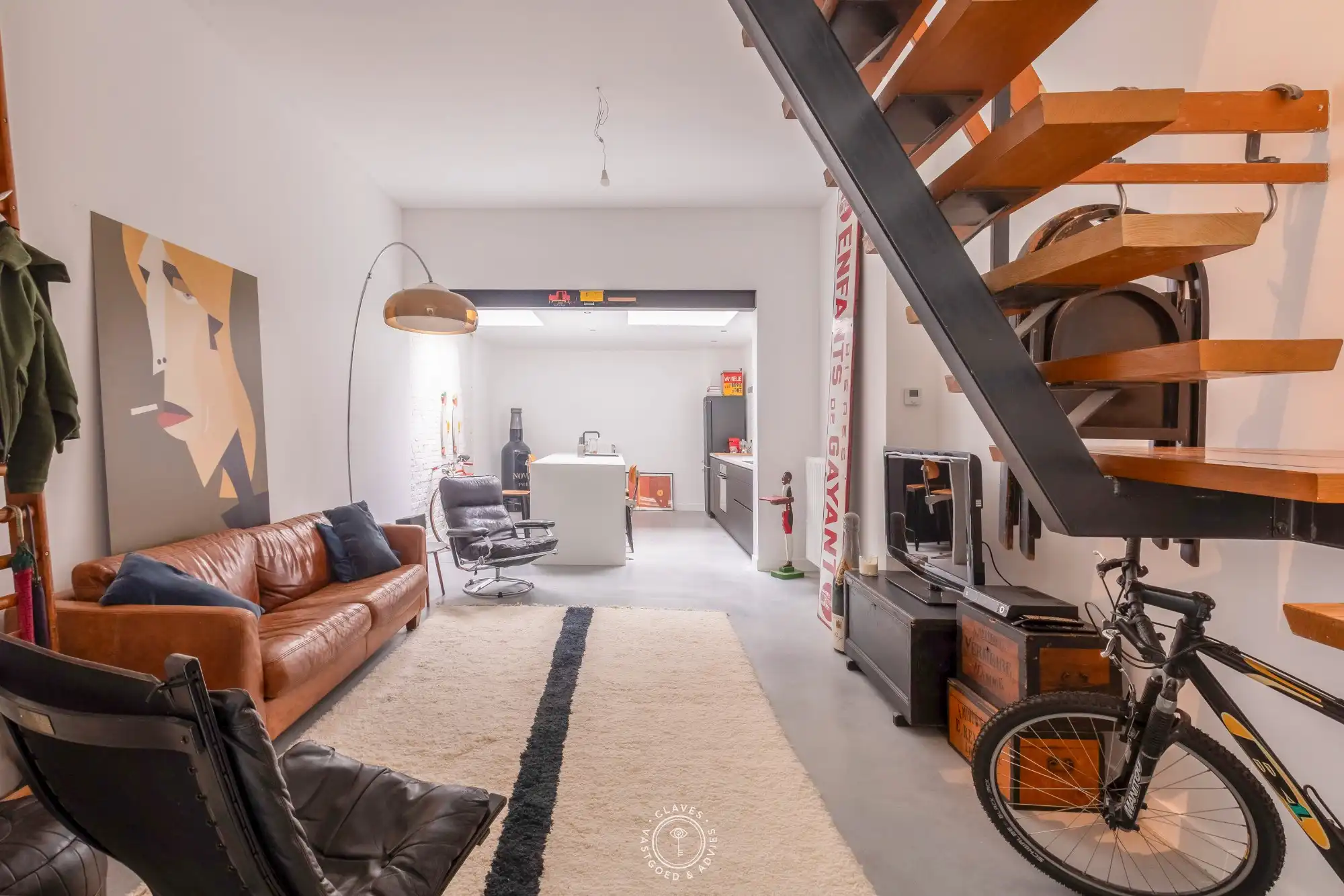 Fijne stadswoning met industriële look op wandelafstand van het station foto {{pictureIndex}}