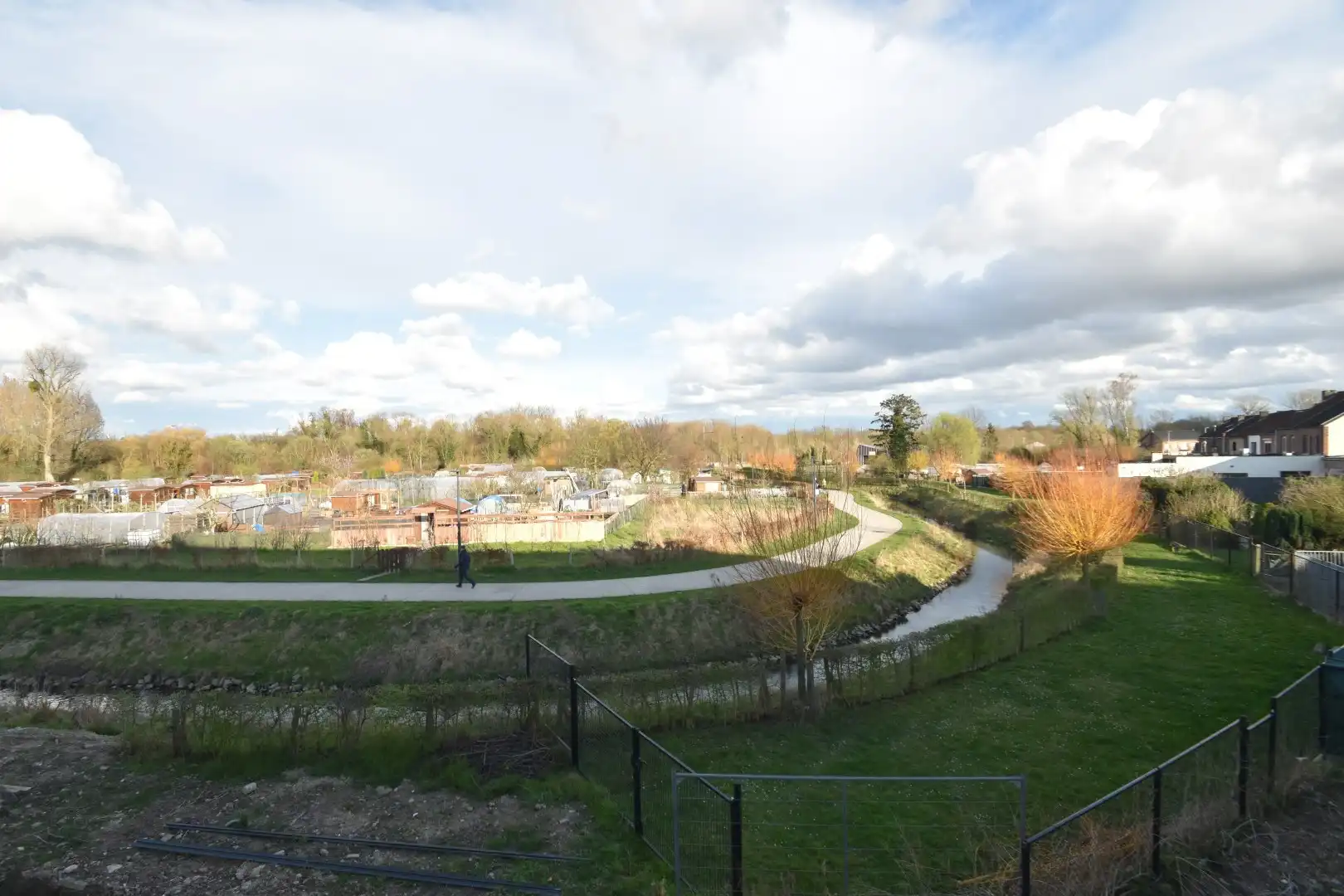 Modern ingericht appartement aan rand van centrum foto 15