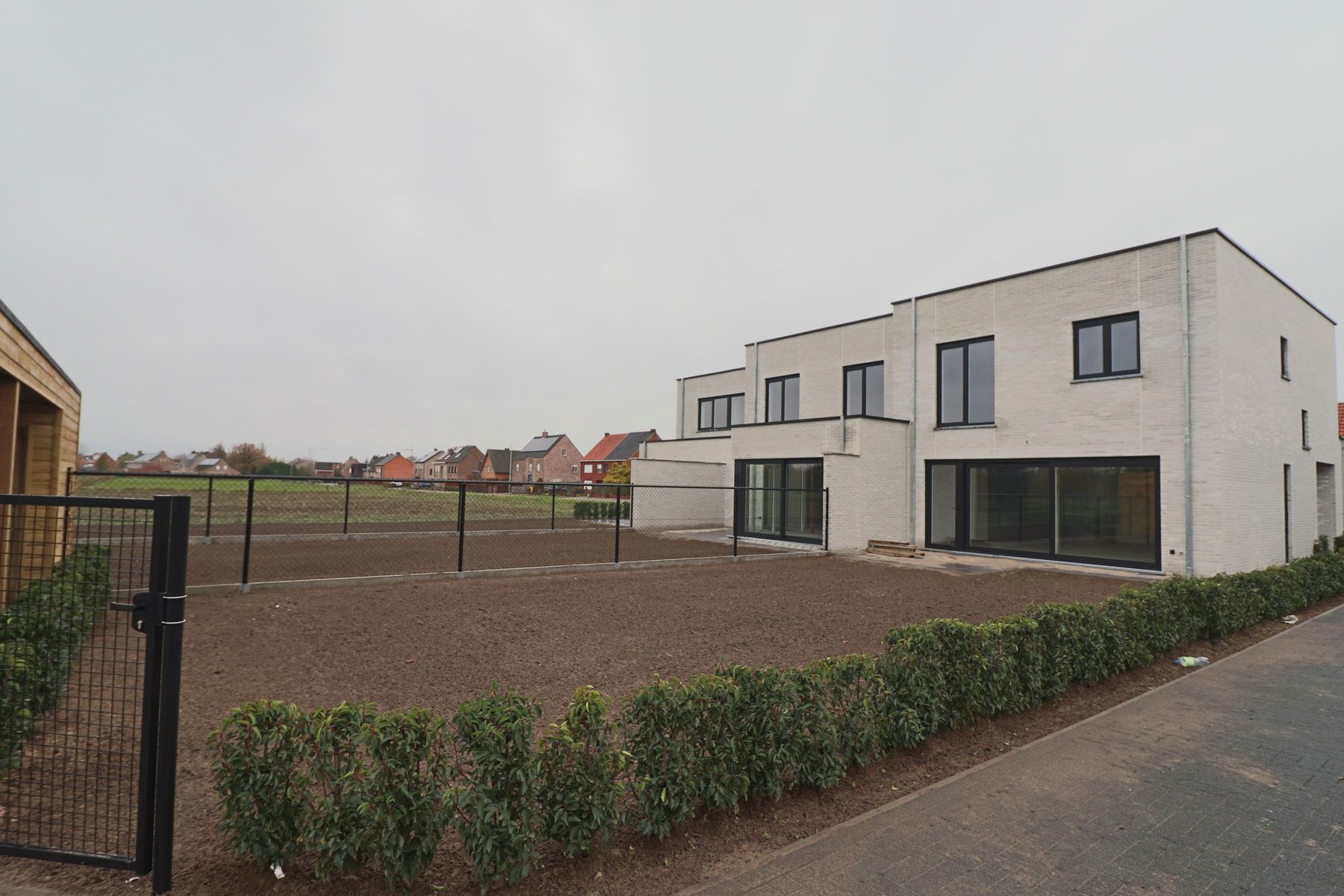 Halfopen woning met 3 slaapkamers en carport/fietsenberging op perceel van ca 370 m² foto 19