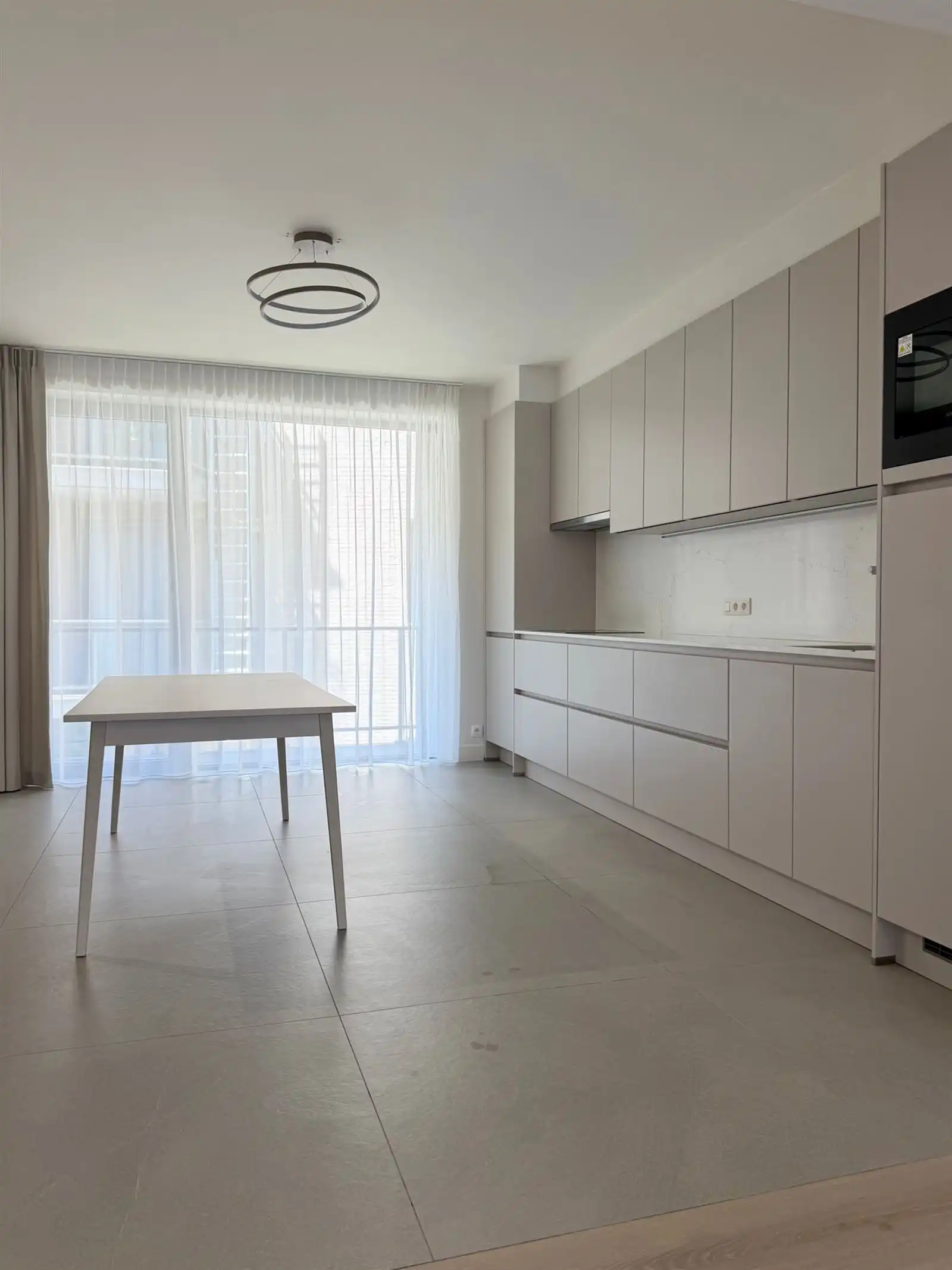 Gemeubeld 2 slaapkamer appartement van 130m² op topligging hartje stadscentum. foto 15