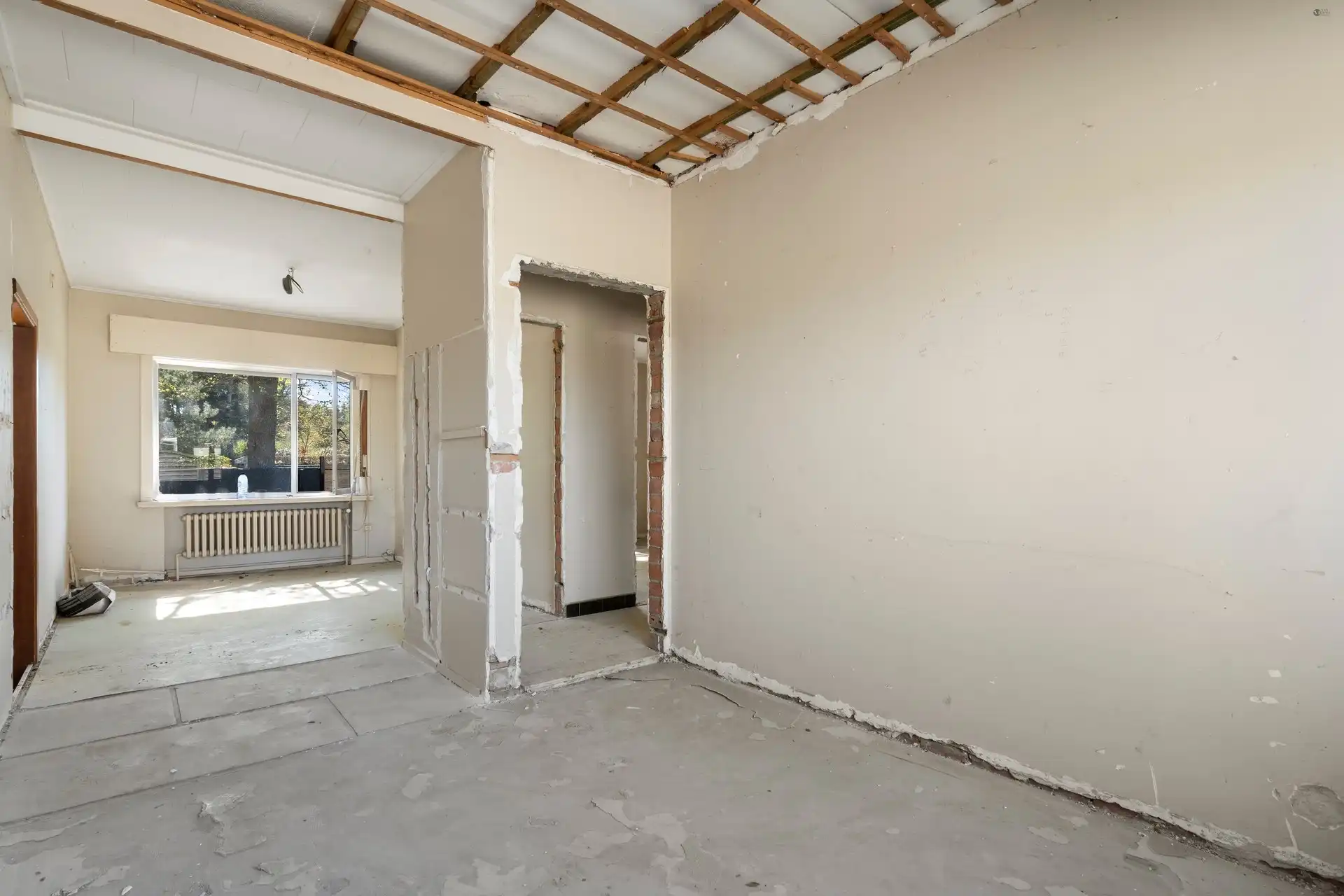 Volledig te renoveren bungalow op een ruim perceel te Moerbeke foto 11