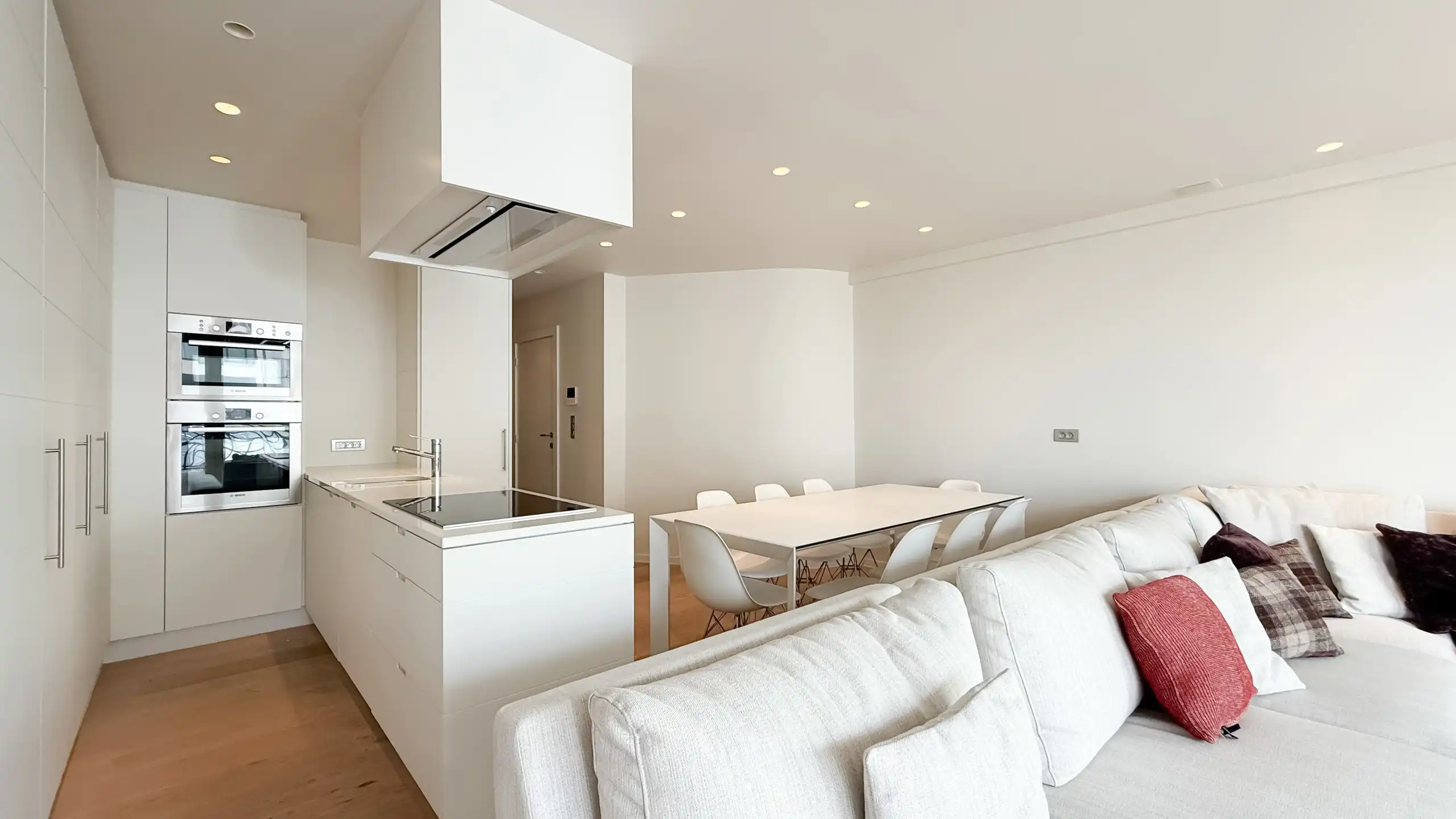 Zonnig en gemeubeld appartement met zeezicht - Albertplein foto 6