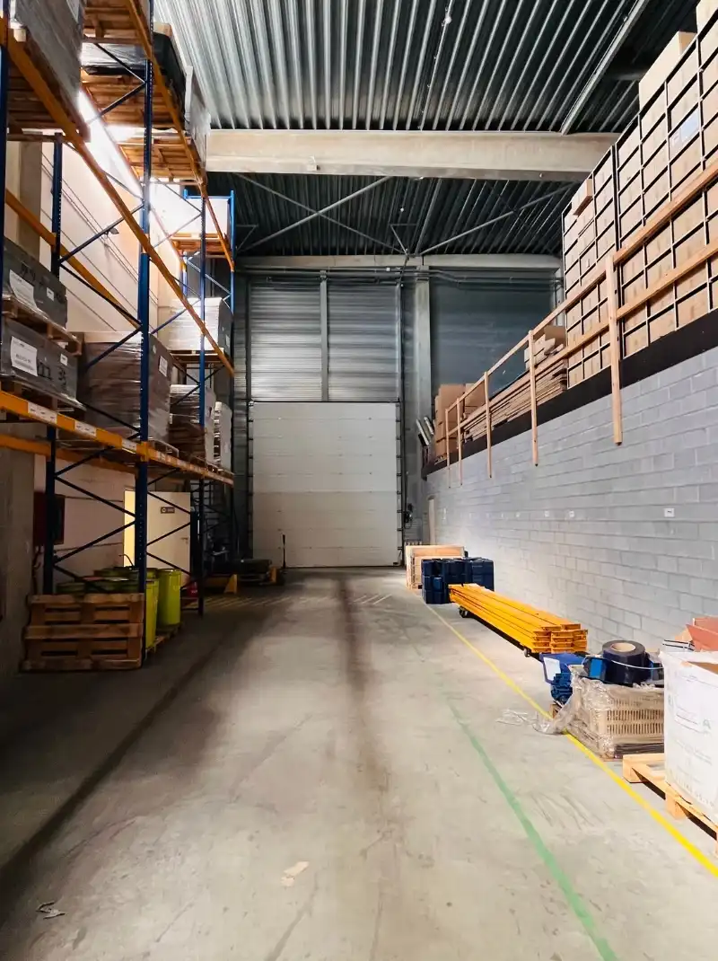 Magazijn met kantoor te huur foto 5