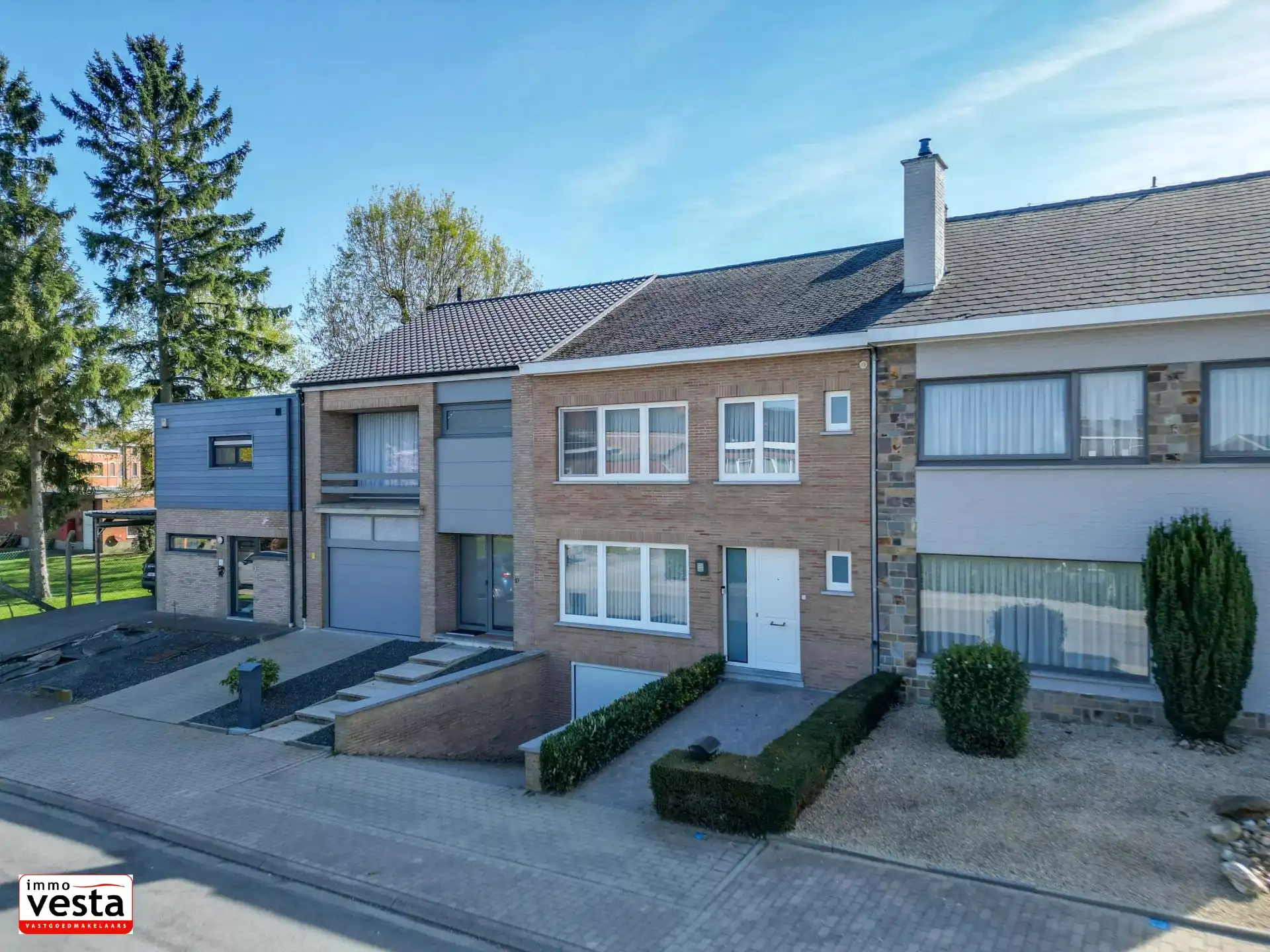 Ruime gezinswoning met 4 slaapkamers foto 2