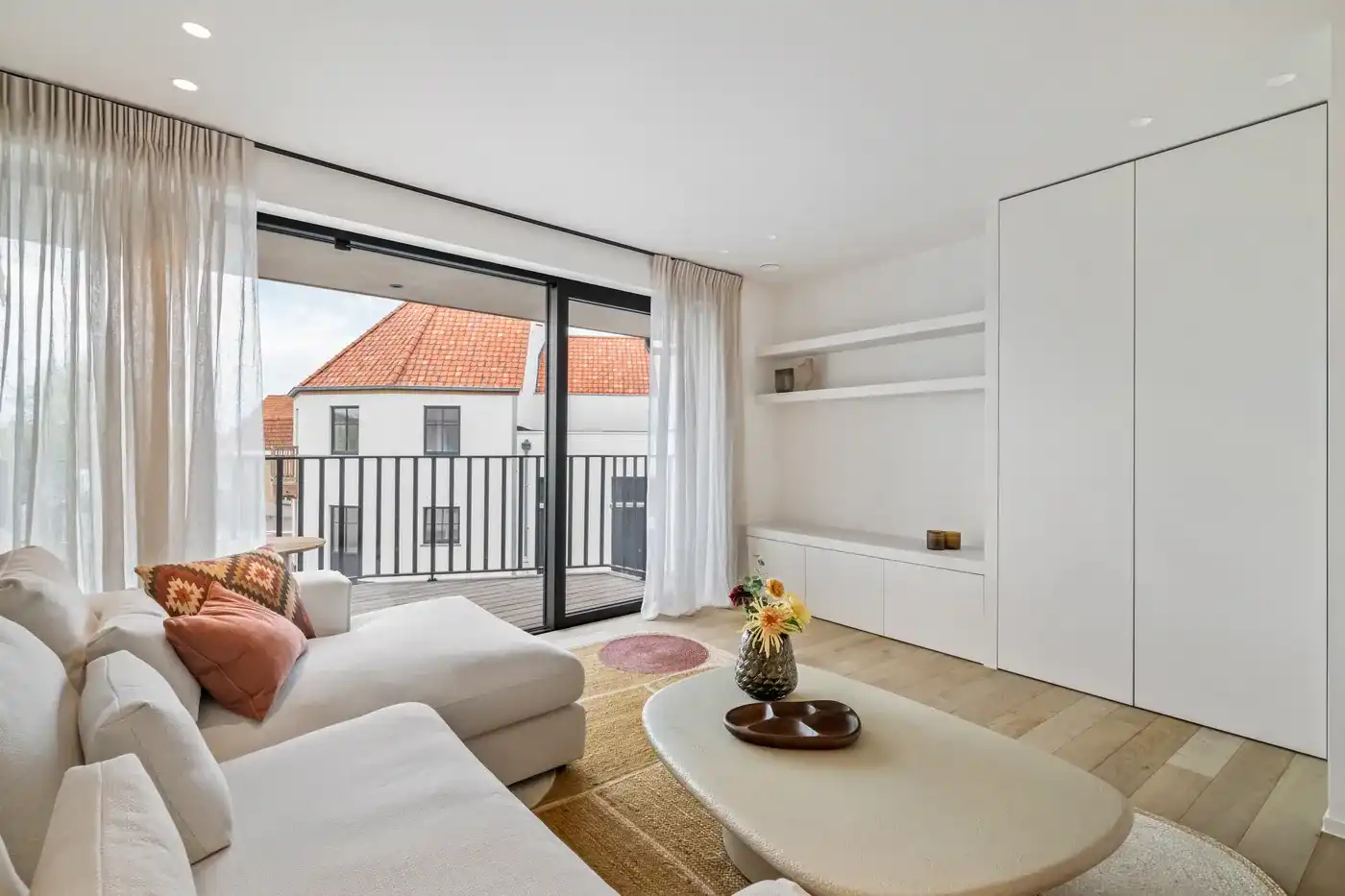 Instapklare en fijn afgewerkte nieuwbouwwoning met 4 slaapkamers nabij het centrum en de markt van Knokke. foto 4