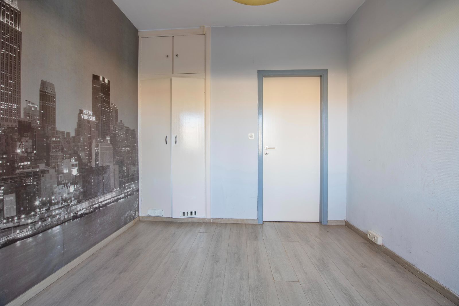 Ruim gelijkvloersappartement met 3 slpk en privatieve koer foto 8