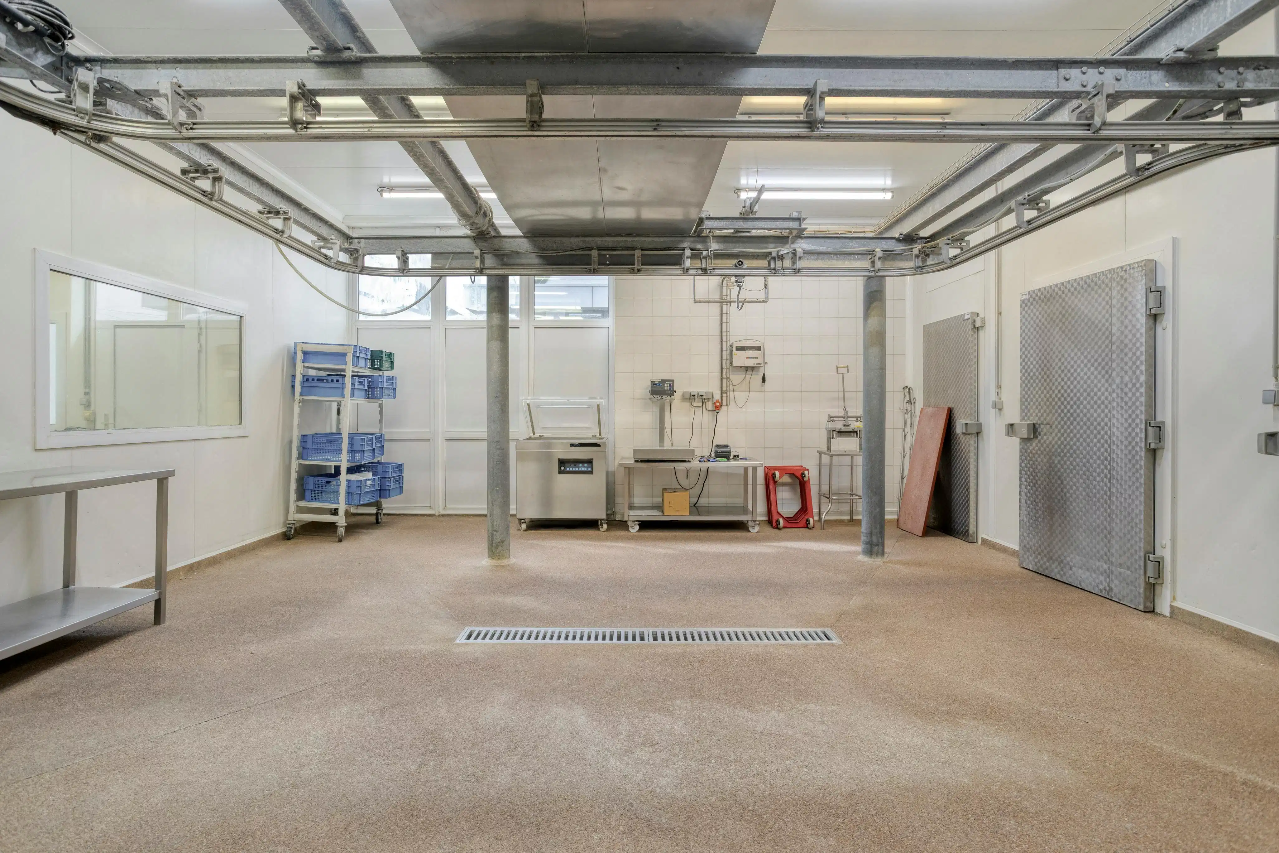 Ruime eigendom met woning, loods en extra bouwgrond foto 17