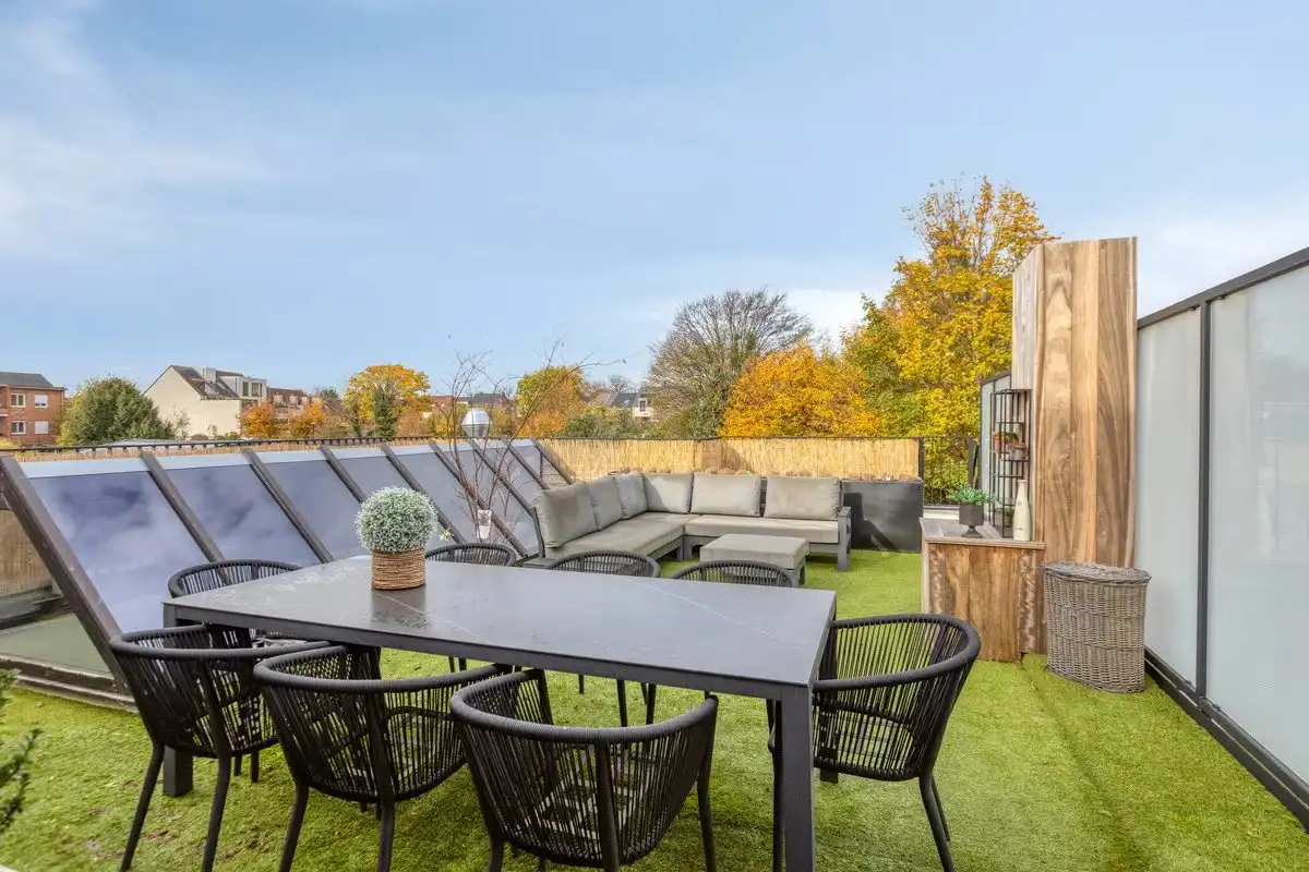 Zeer ruim handelspand met tuin en exclusief triplex  appartement met privé-lift en 2 slaapkamers, garage en staanplaats. foto 33