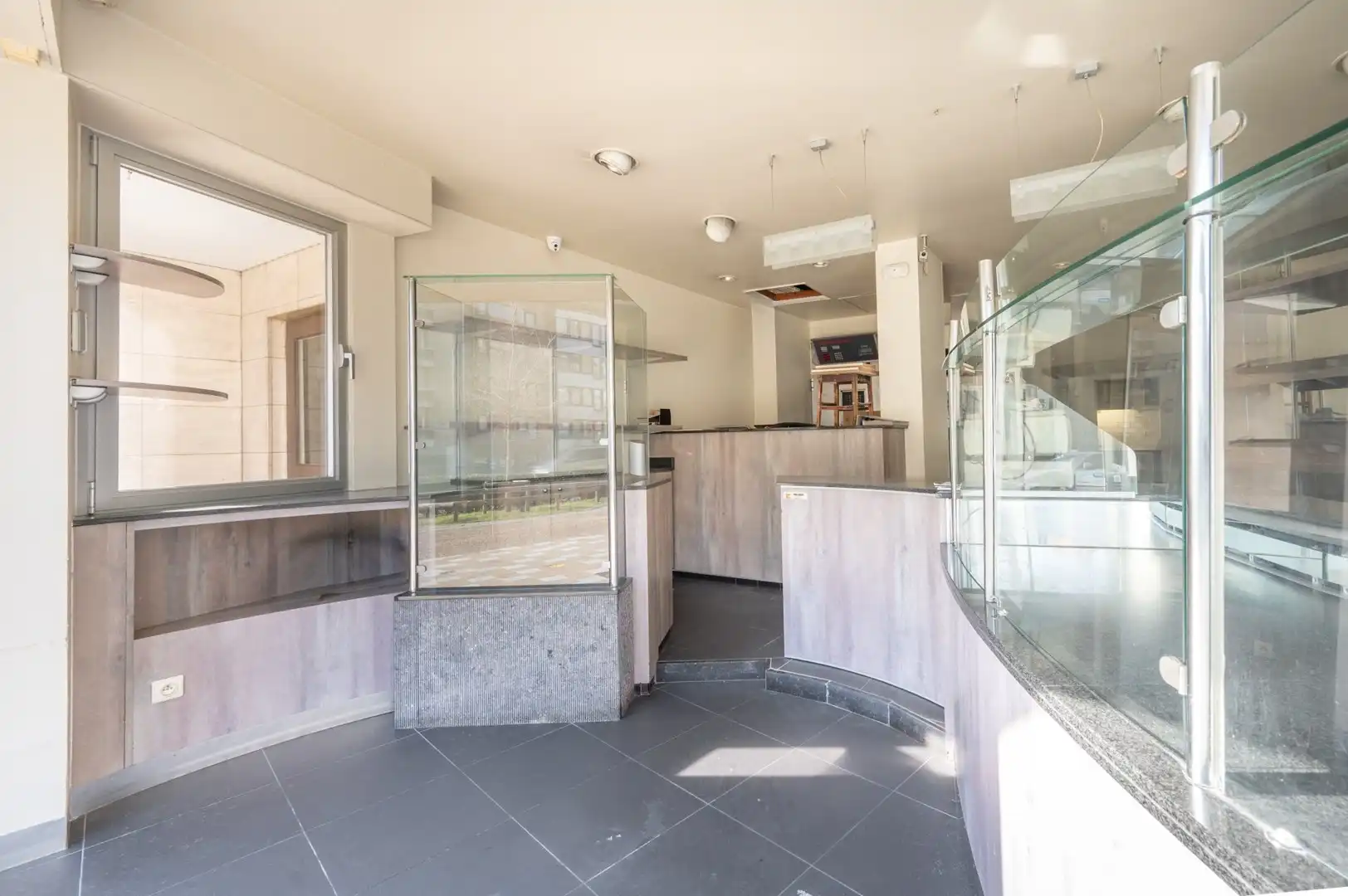 Veelzijdige handelsruimte op zonnige toplocatie! foto 5