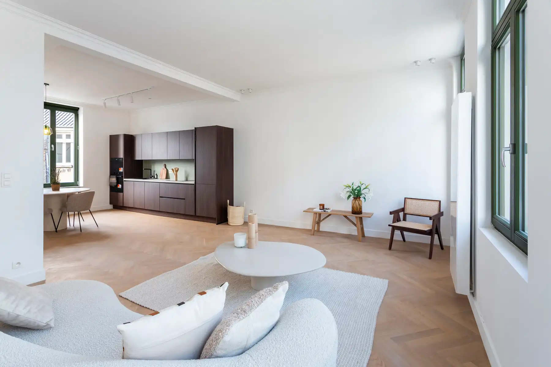 Gerenoveerd duplexappartement met terras in Markgravewijk foto 11