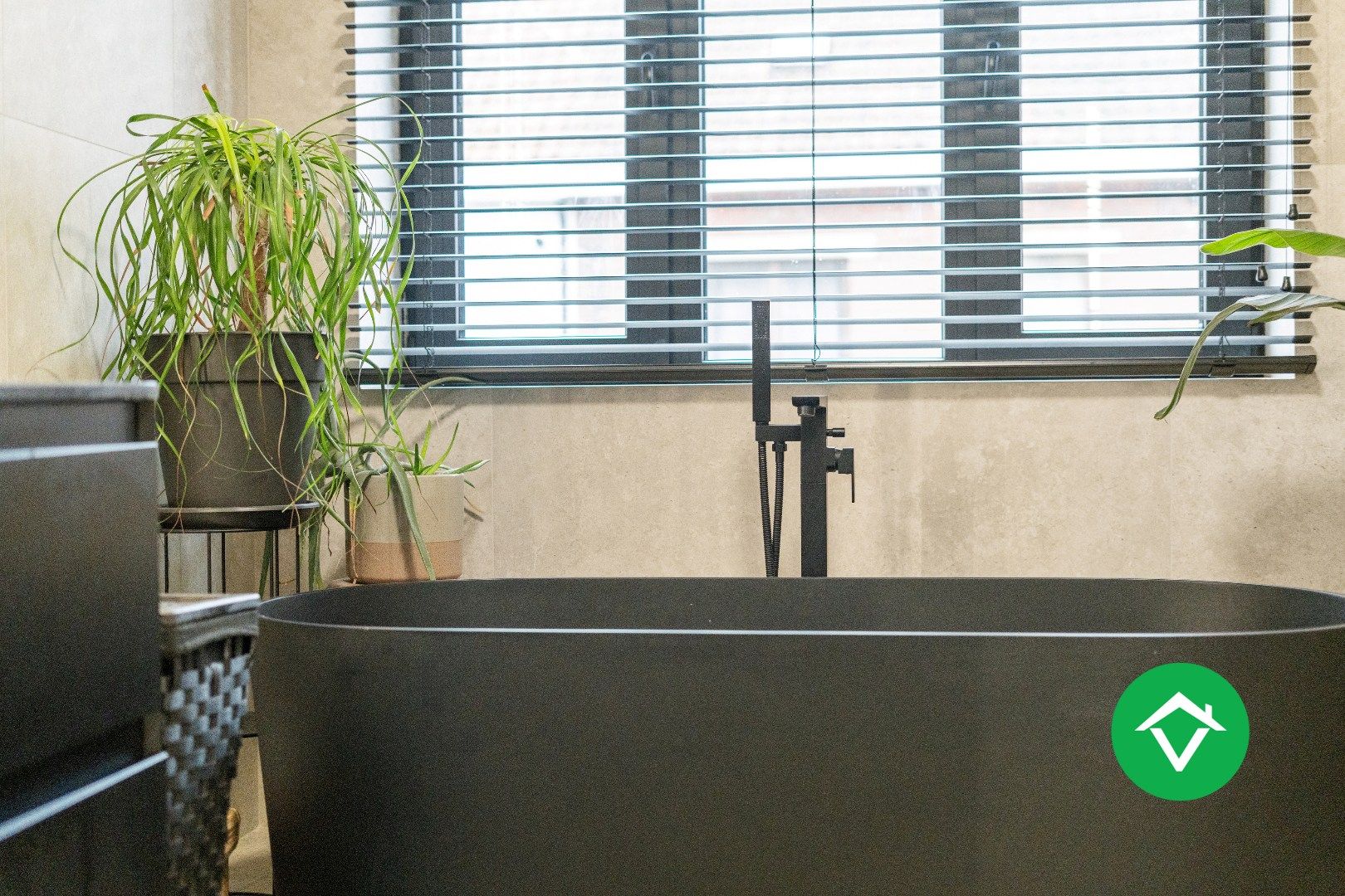 Hoog gerenoveerde woning met tuin en 4 slaapkamers te Roeselare foto 21