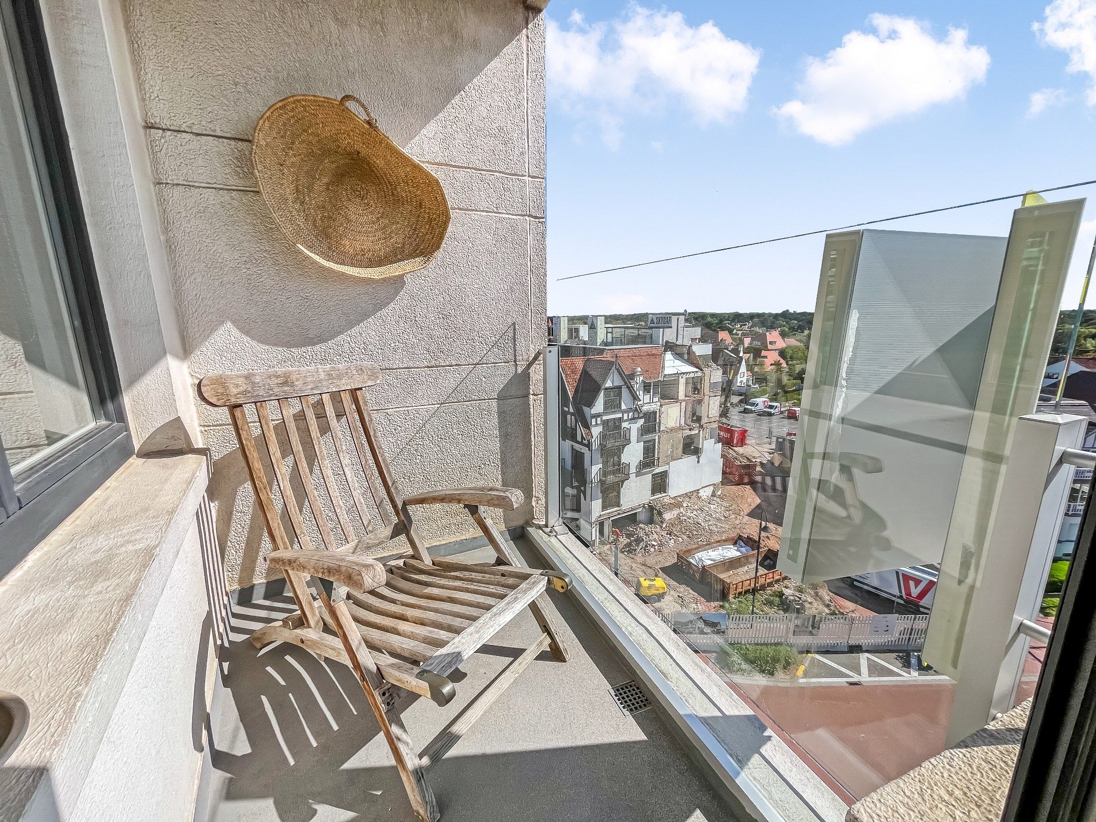 Zonnig gemeubeld appartement met open zicht, gelegen aan het Albertplein (Zoute) op enkele passen van de Zeedijk.  foto 13