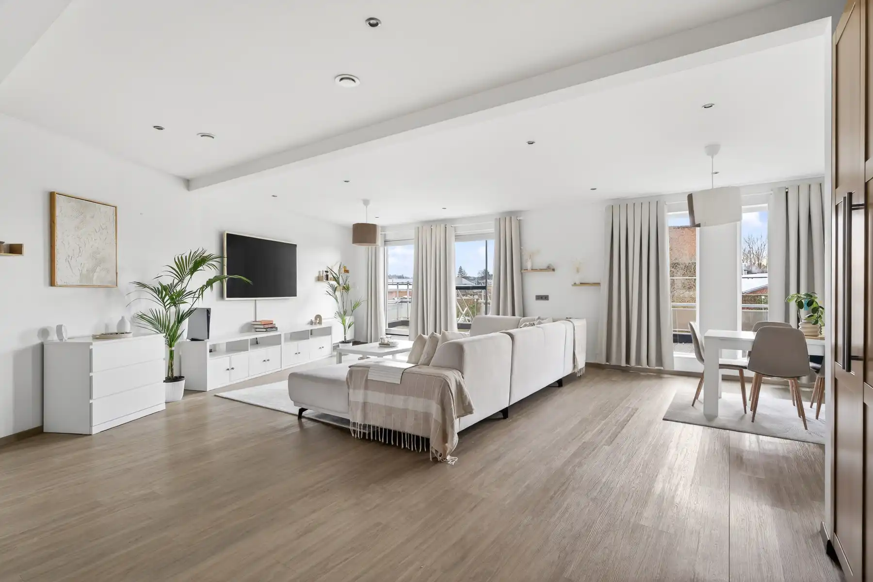 Magazijn met bovenliggend appartement in Ronse foto 9