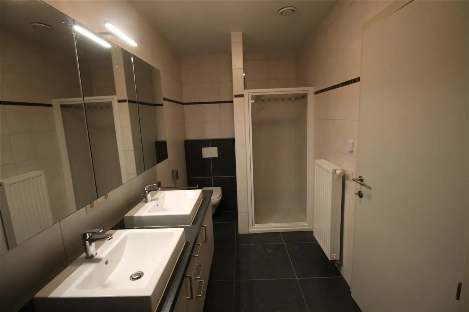 Gezinswoning met 3 slaapkamers, terras en twee ondergrondse autostaanplaatsen. foto 10