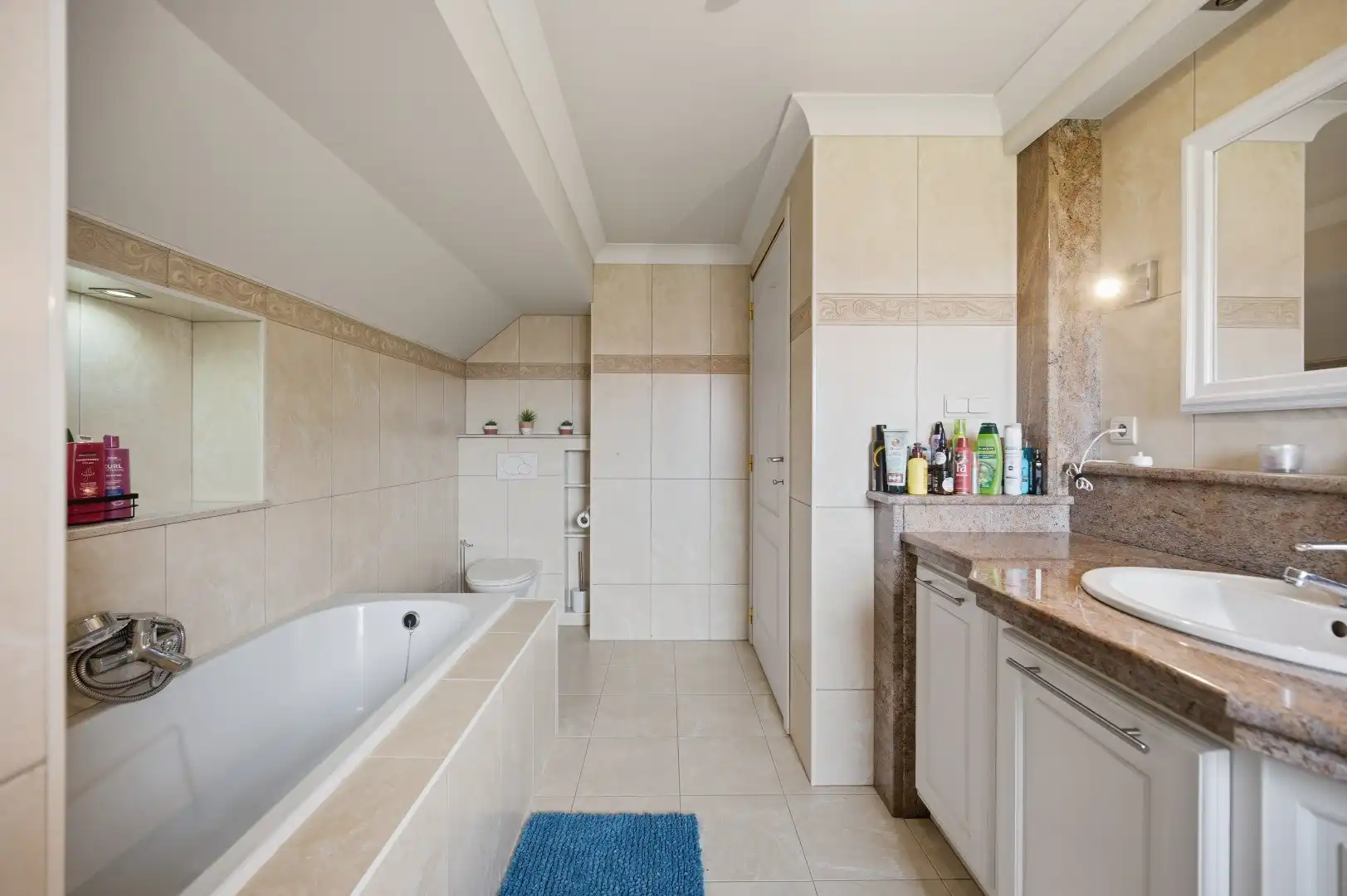 Instapklare, stijlvolle afgewerkte woning met 3 slpks foto 7